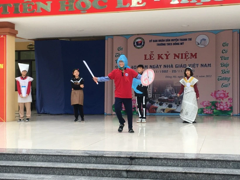 Sân khấu hóa buổi tuyên truyền về tác hại của thuốc lá trong môi trường học đường.