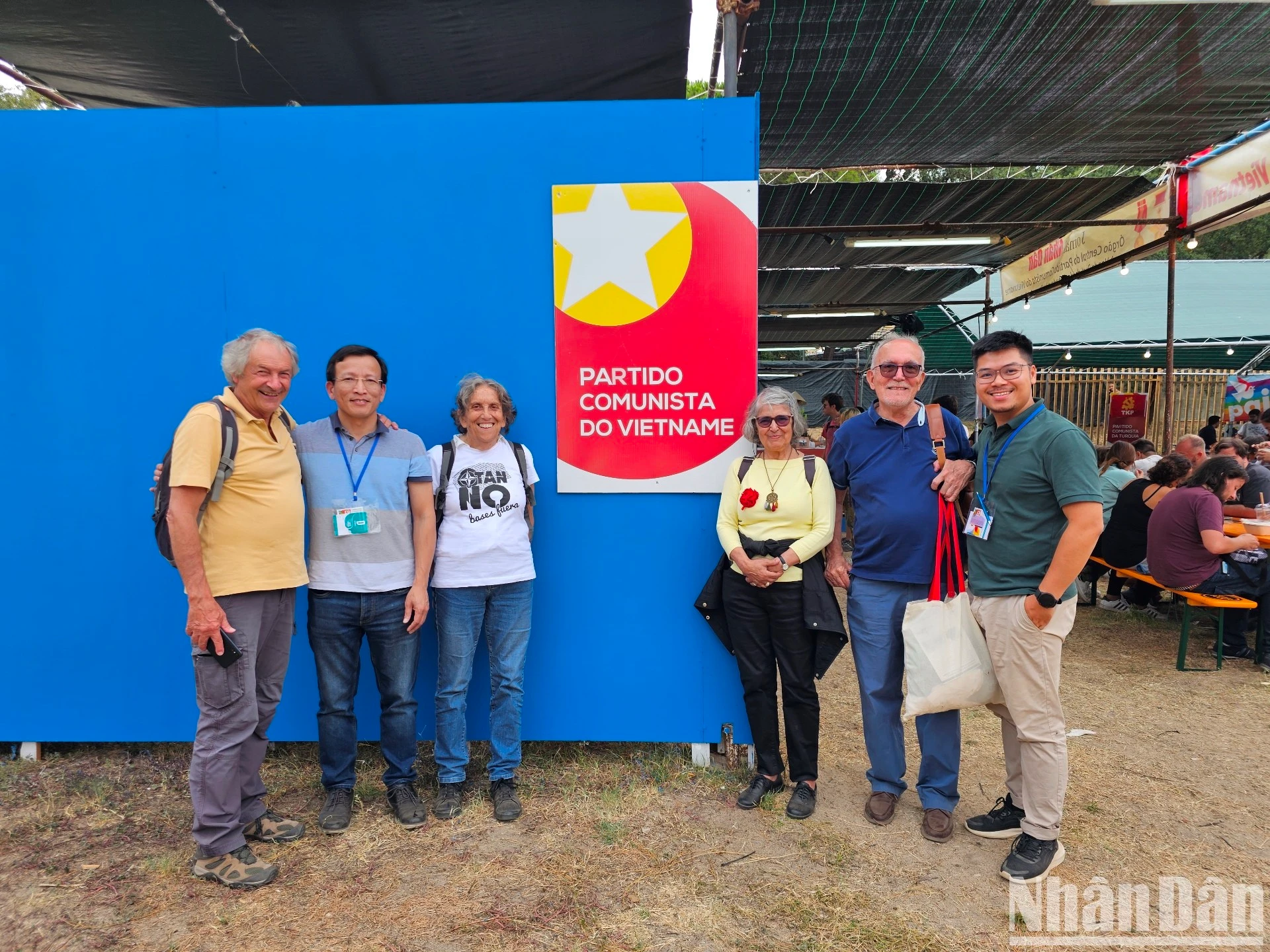 Nhiều bạn bè quốc tế tin tưởng rằng, dưới dự lãnh đạo của Đảng Cộng sản Việt Nam, đất nước Việt Nam sẽ ngày càng phát triển trong những năm tới .