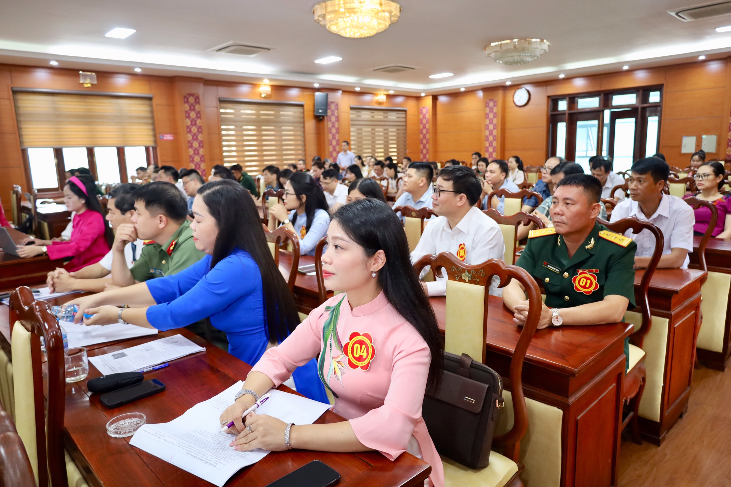 Các đại biểu và thí sinh dự hội thi. z5535239388810_9206a8e737df8a566c0b5a33a5ad93fd.jpg