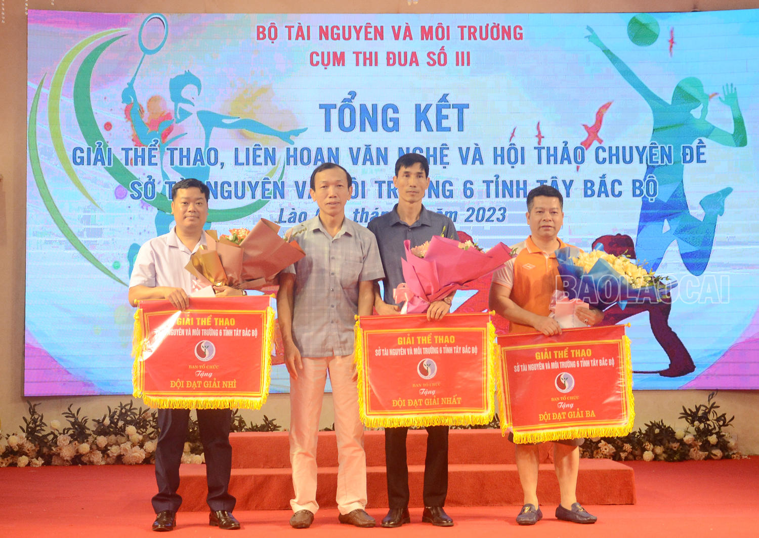 Trao giải toàn đoàn cho các đoàn có thành tích cao. 11.jpg