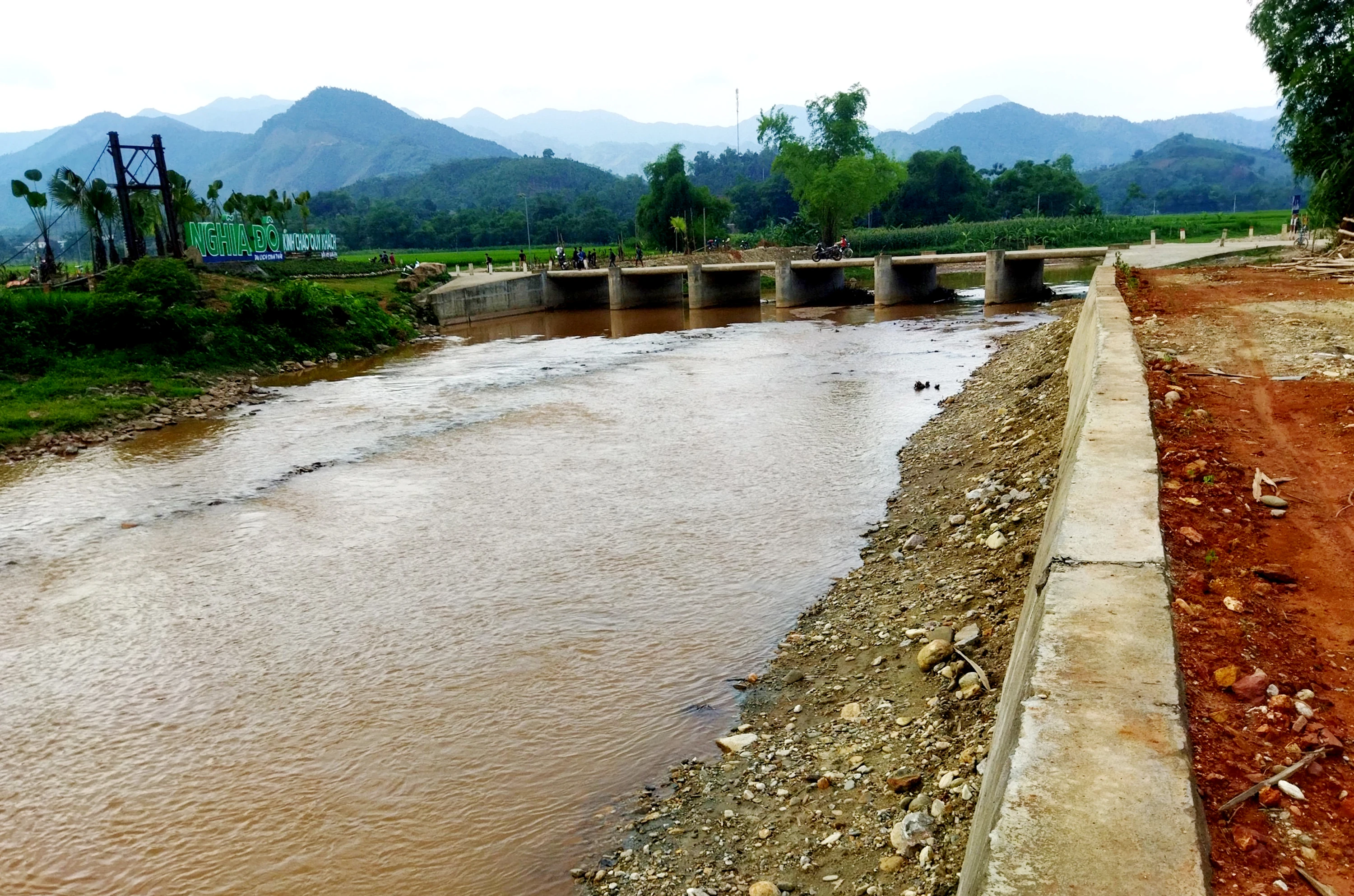 Công trình kè bảo vệ khu dân cư xã Nghĩa Đô được hoàn thiện và phát huy hiệu quả chống lũ .JPG