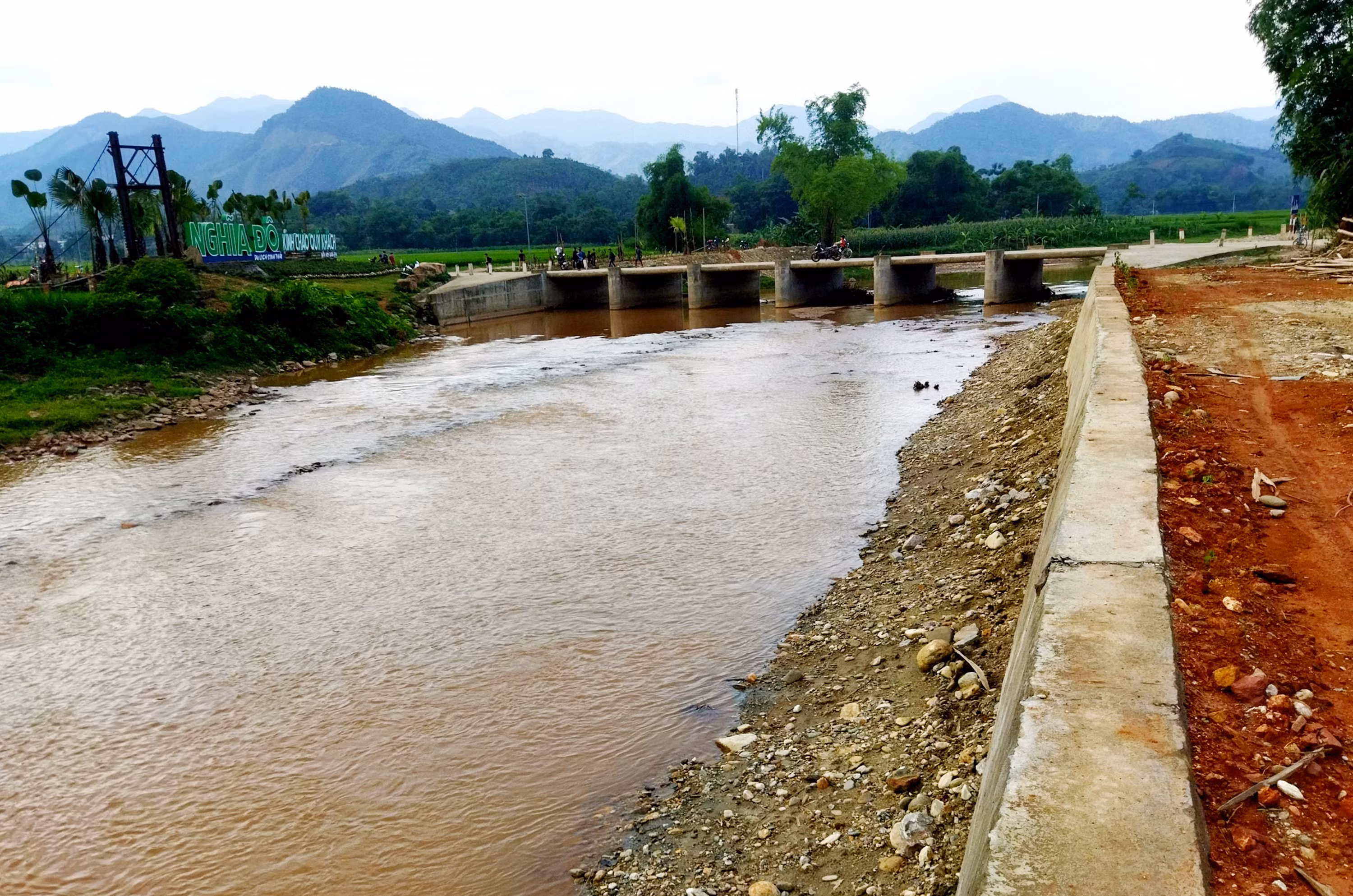 Công trình kè bảo vệ khu dân cư xã Nghĩa Đô được hoàn thiện và phát huy hiệu quả chống lũ .JPG