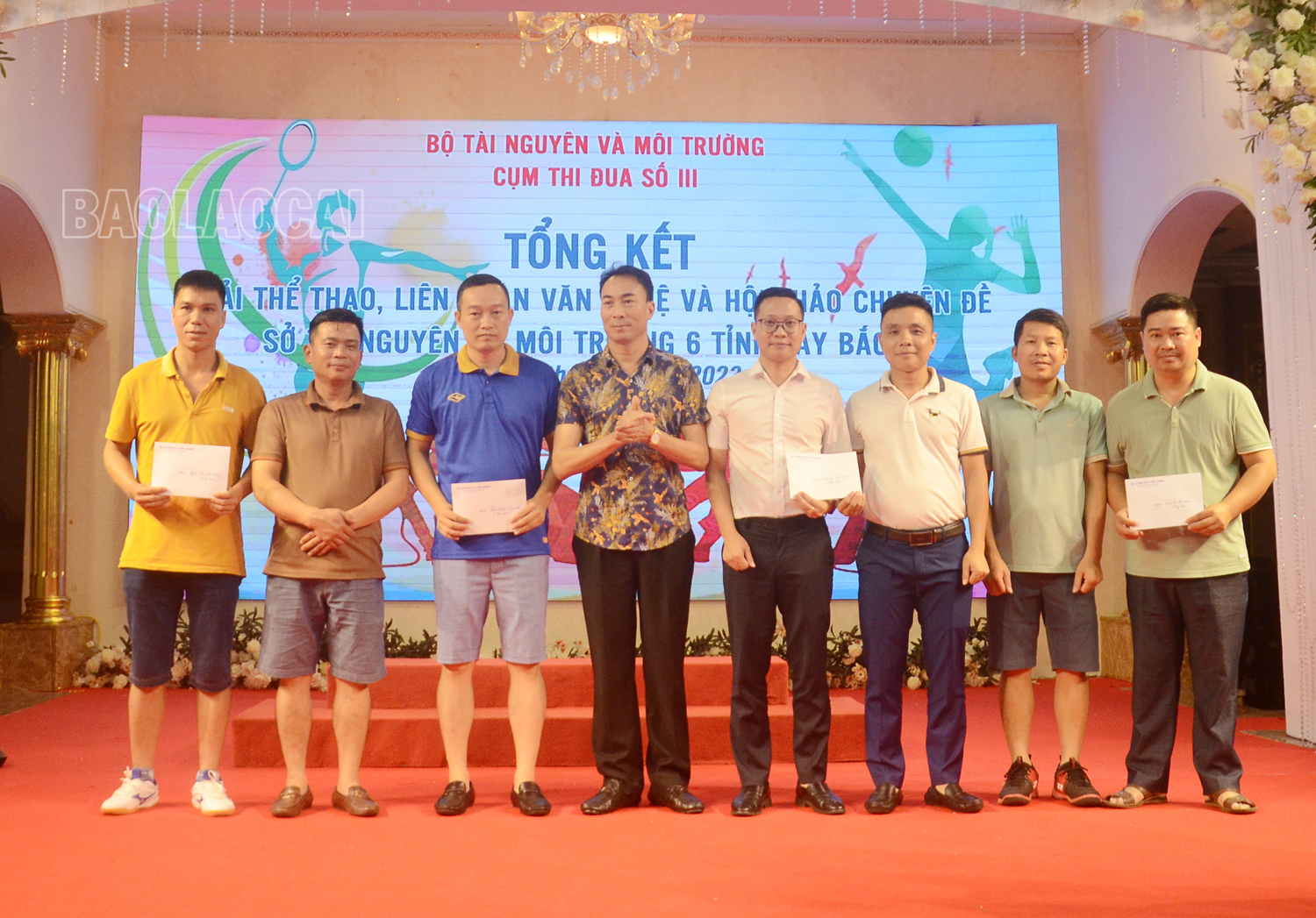 Trao giải bóng bàn nội dung đôi nam. 33.jpg