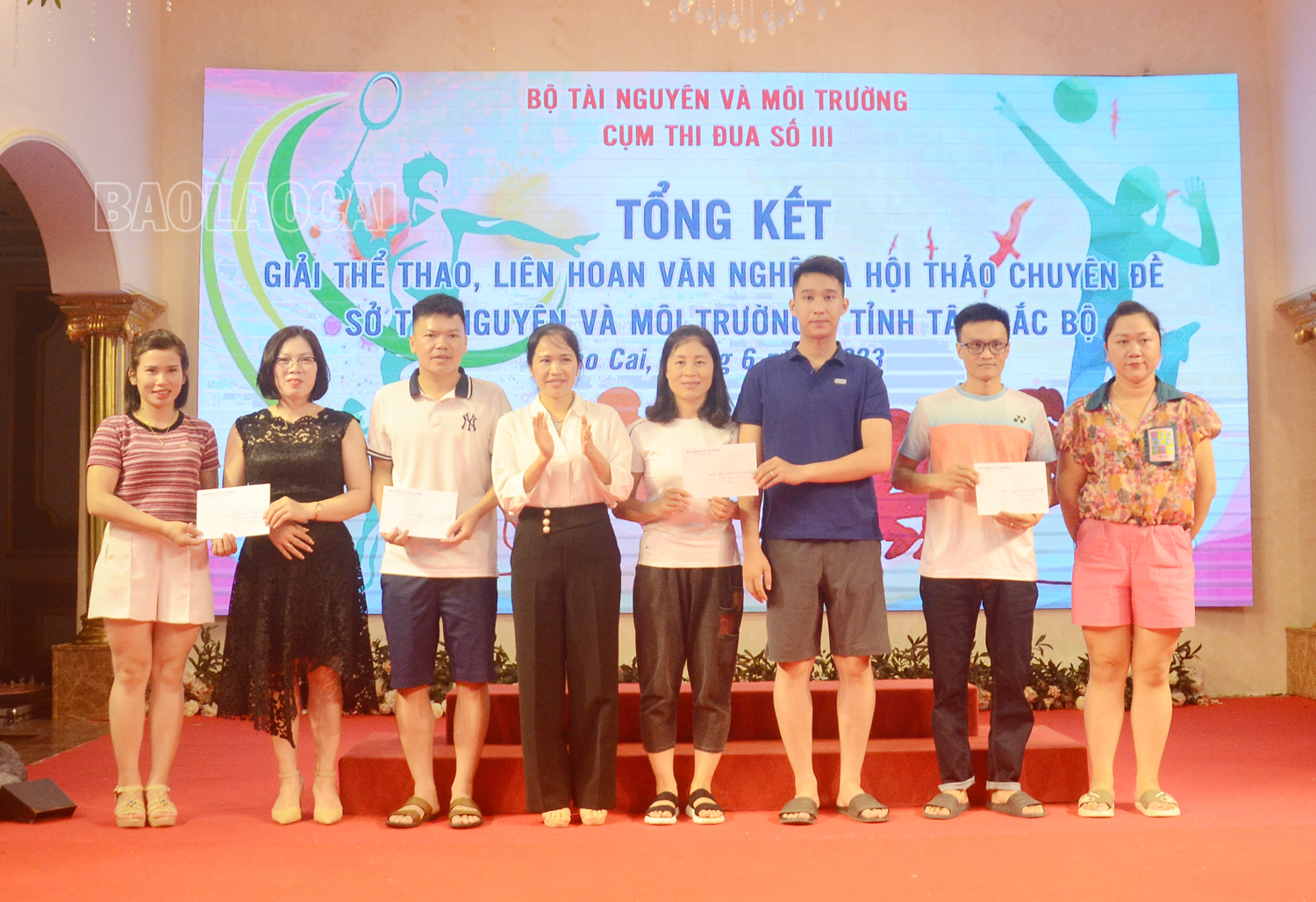 Trao giải cầu lông nội dung đôi nam - nữ. 55.jpg