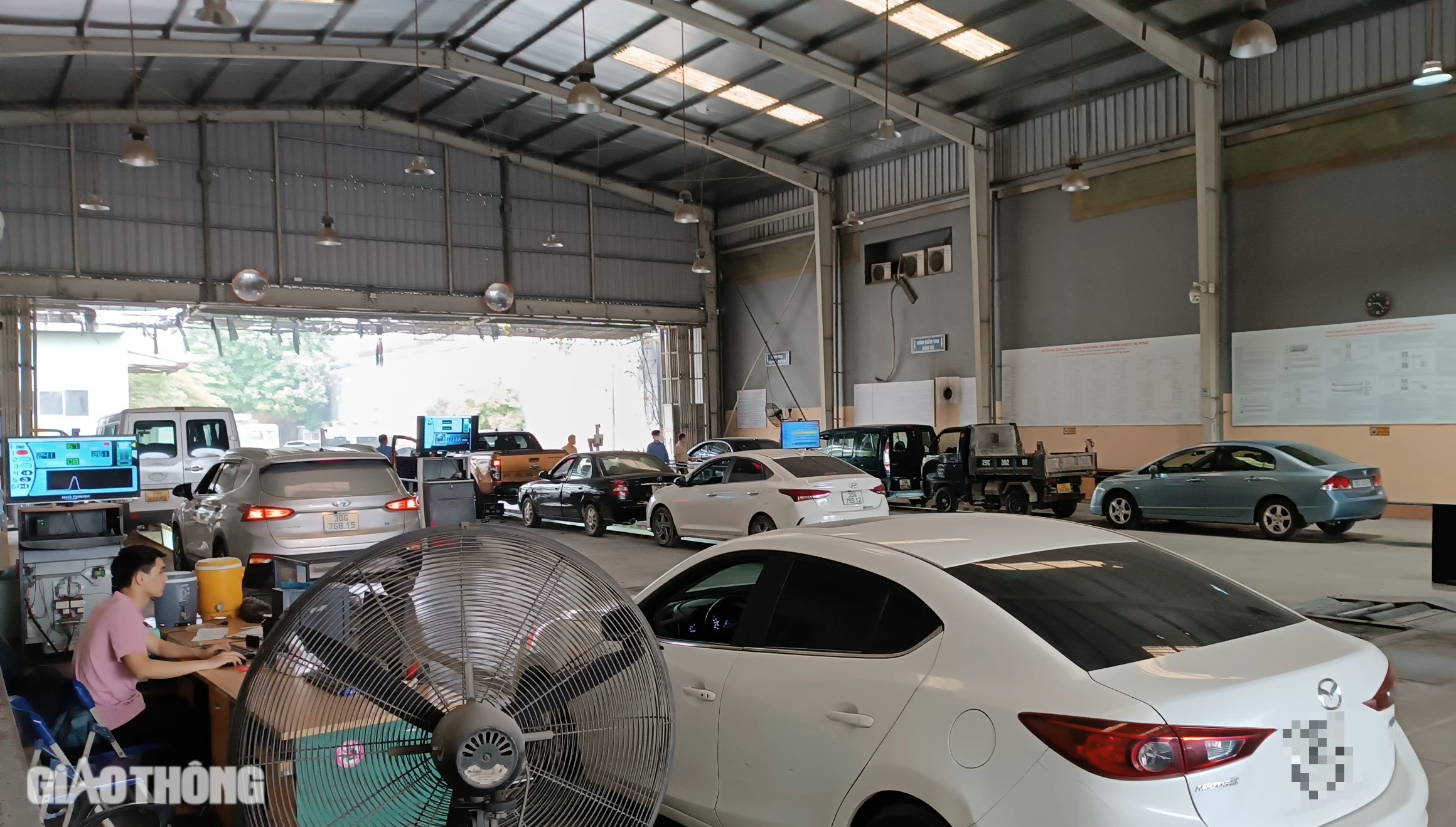 Chỉ những ô tô đã hết hạn đăng kiểm hoặc sẽ hết hạn đăng kiểm trong 4 ngày tới (trước ngày 1/7/2024) mới được áp dụng quy định tự động gia hạn đăng kiểm.