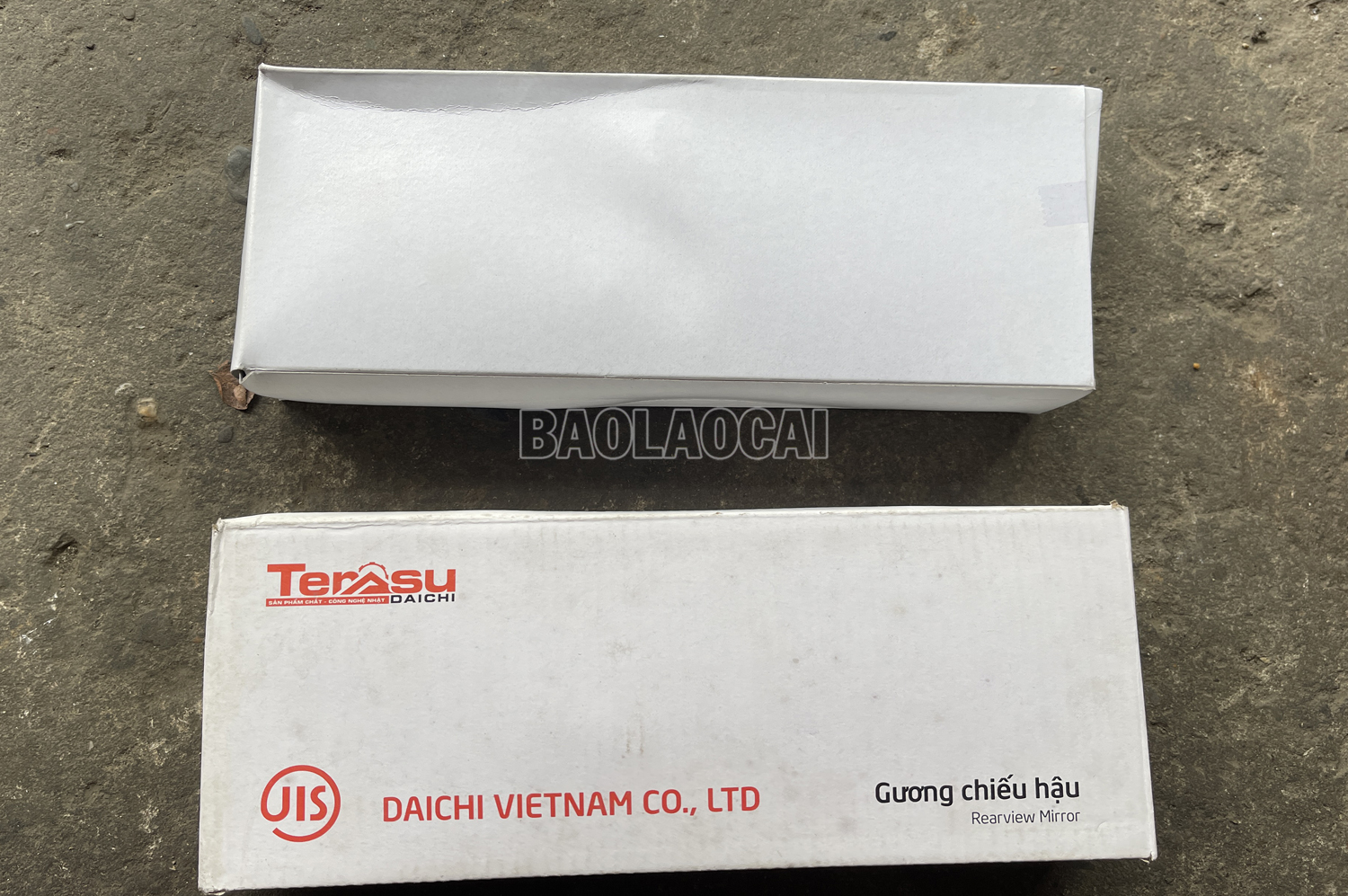 Gương xe giống nhau nhưng cũng có 2 loại là có nhãn mác và không nhãn mác. 66.jpg