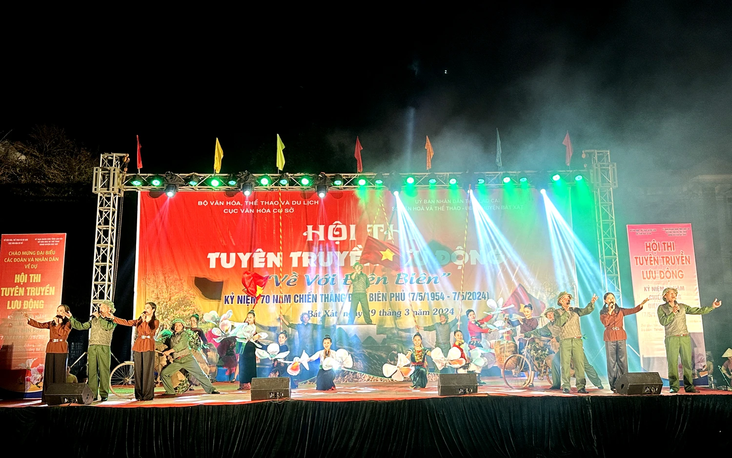 Liên khúc "Tiến về Điện Biên" của Đội thông tin lưu động tỉnh Phú Thọ.