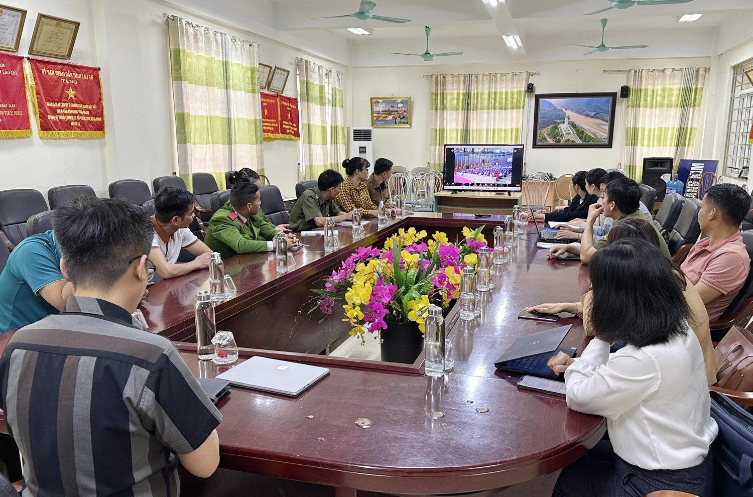 Cán bộ, đảng viên xã Quang Kim tham dự hội nghị.