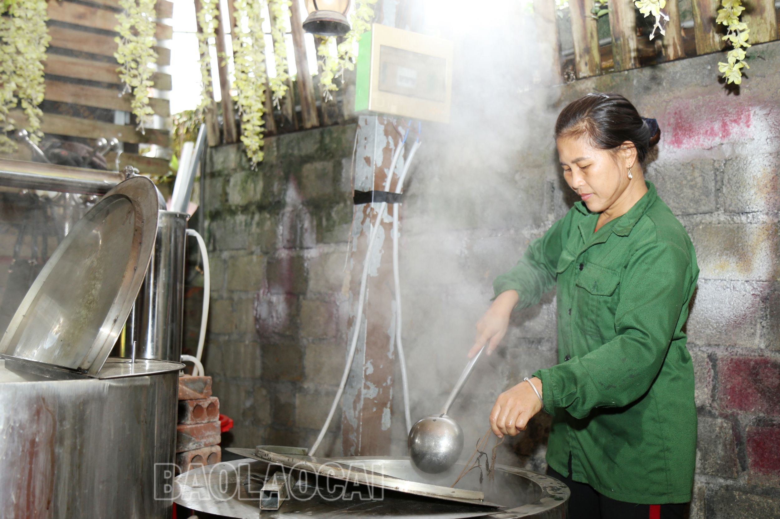 Một công đoạn trong quy trình sản xuất ra sản phẩm của hợp tác xã. 6003.jpg