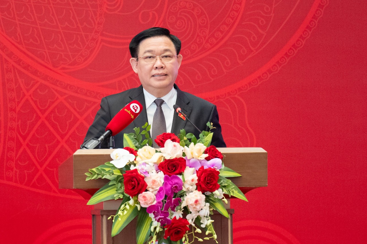 Chủ tịch Quốc hội Vương Đình Huệ phát biểu kết luận hội nghị. (ảnh: Quochoi.vn) z5225519051393_55d1857dc77cc72428c16f3c87b13814.jpg