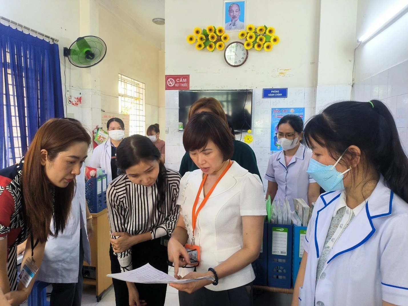 Lãnh đạo HCDC kiểm tra công tác triển khai tiêm chủng tại Trạm Y tế phường 2, quận 4.