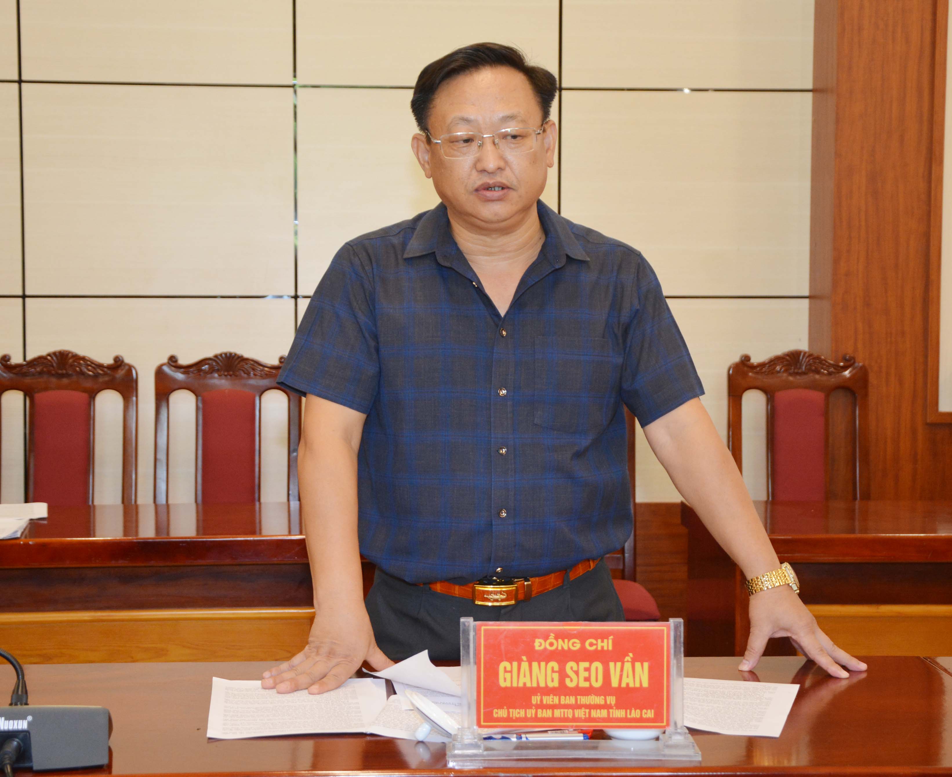 Chủ tịch Ủy ban MTTQ Việt Nam tỉnh Giàng Seo Vần phát biểu tại hội nghị. DSC_7711.JPG