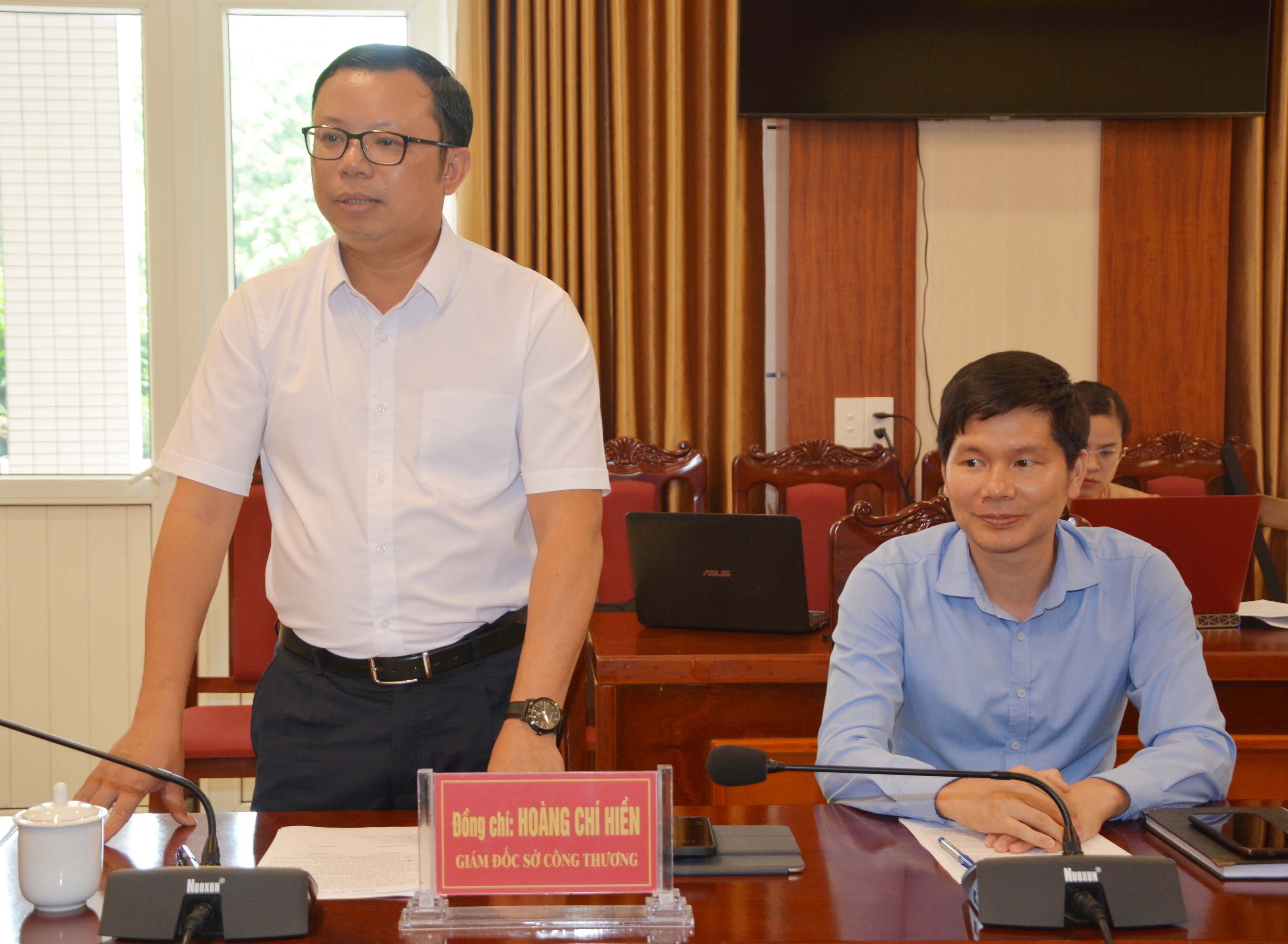 Giám đốc Sở Công Thương Hoàng Chí Hiền phát biểu tại hội nghị. DSC_7717.JPG