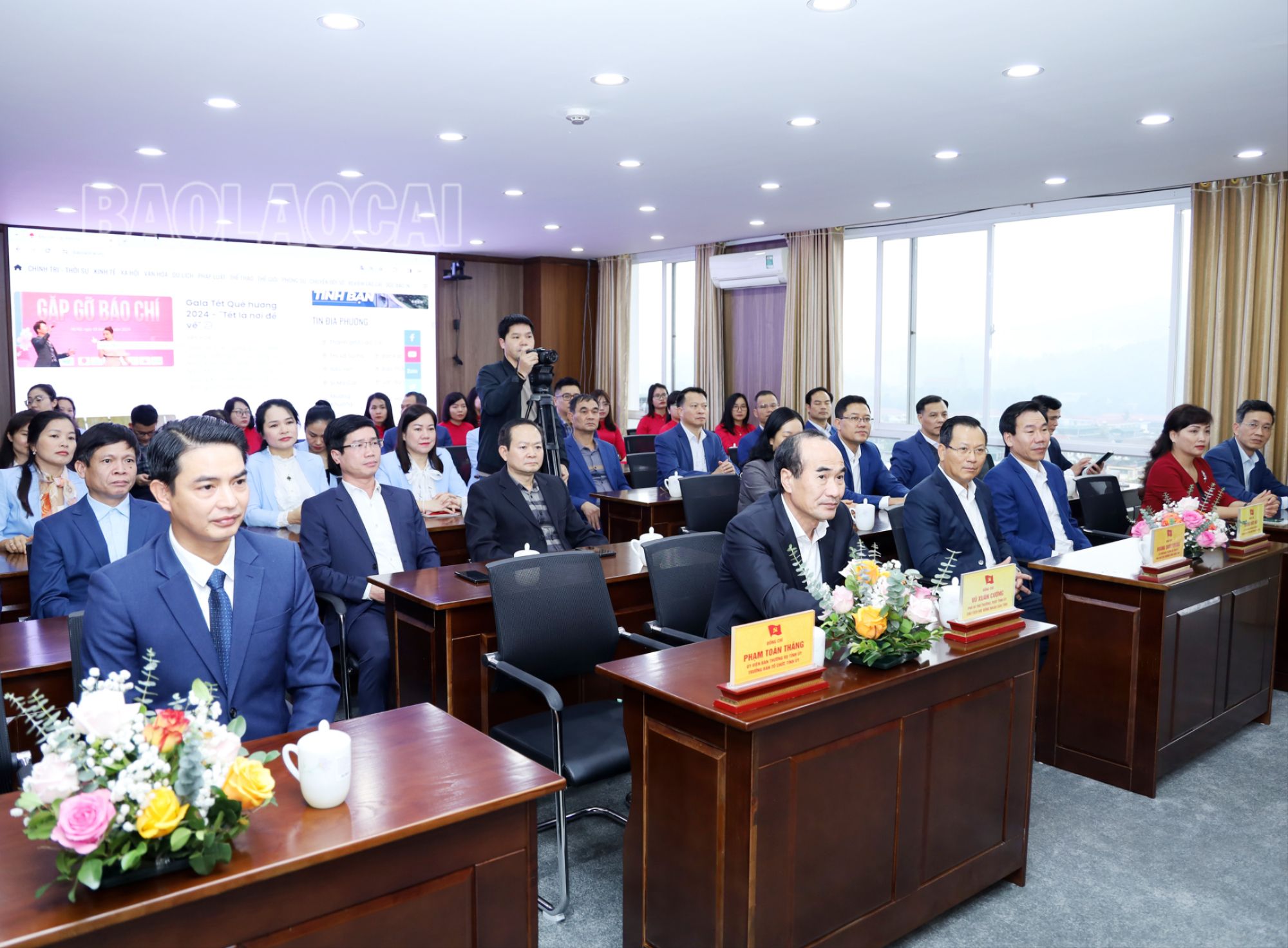 Đại biểu dự hội nghị. Đại biểu dự hội nghị.