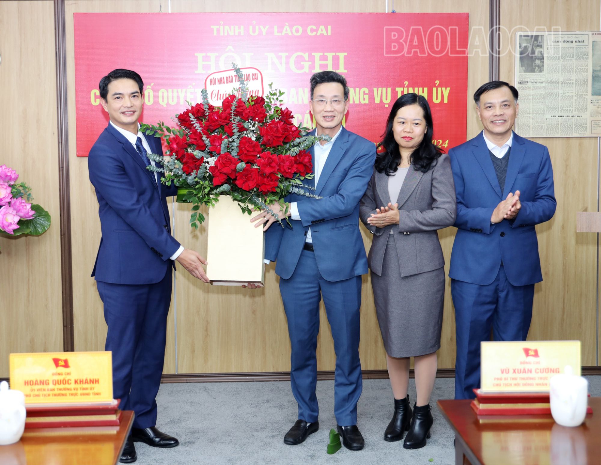 Thường trực Hội Nhà báo tỉnh chúc mừng đồng chí Tổng Biên tập Báo Lào Cai. 0334-8678-8496.jpg