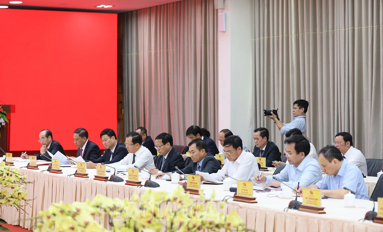 Các đồng chí Ủy viên Ban Thường vụ Tỉnh ủy tham dự buổi làm việc..JPG