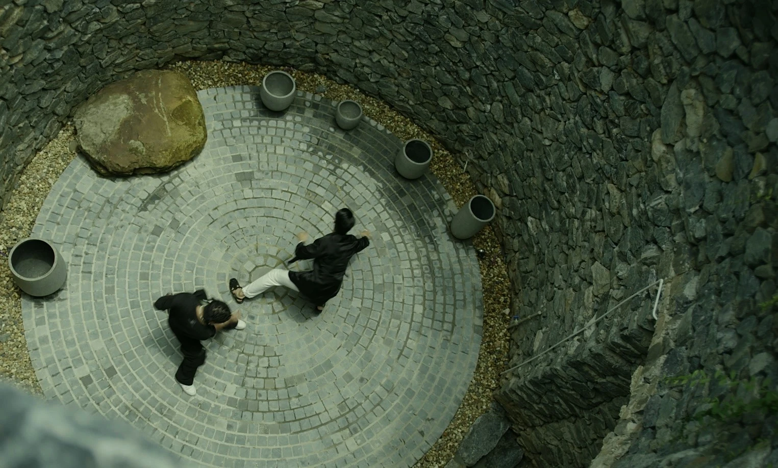 Phim được đầu tư kỹ về kịch bản cũng như bối cảnh quay.