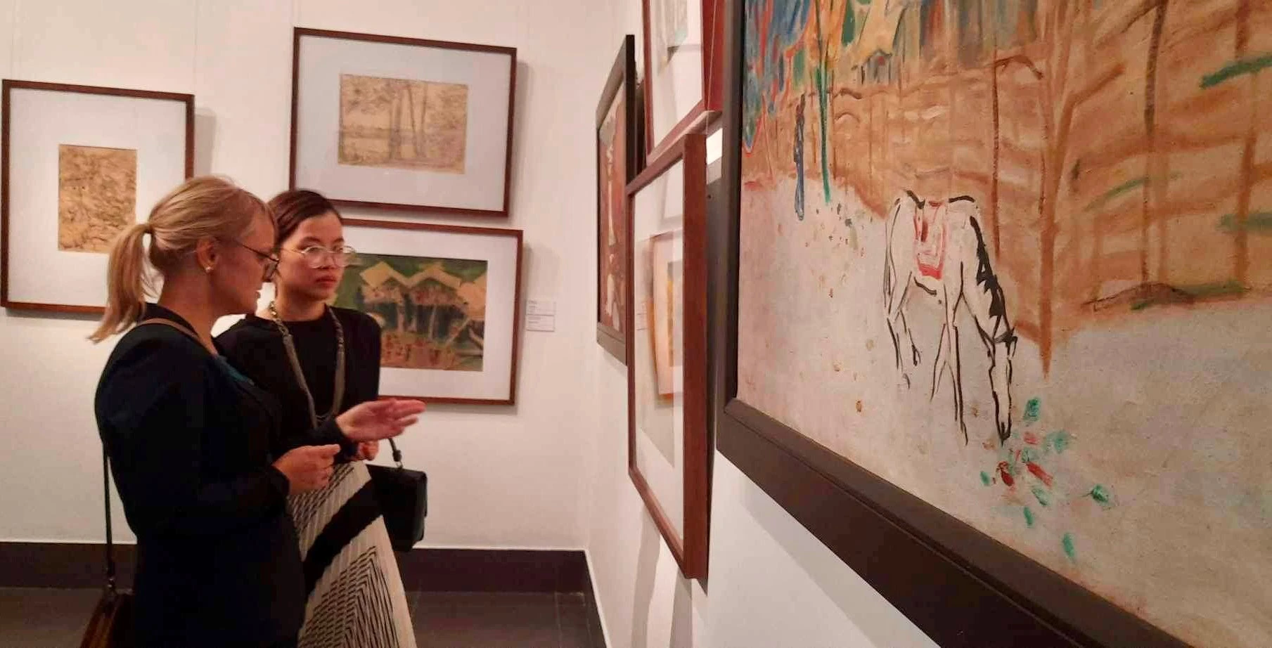 Triển lãm thu hút sự quan tâm của nhiều đối tượng công chúng.