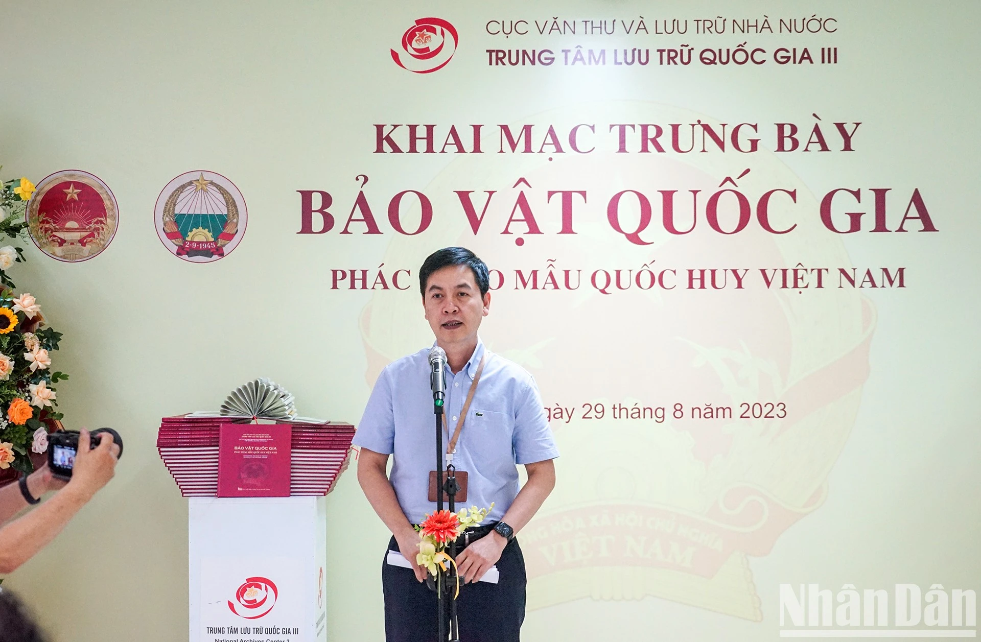 Ông Đặng Thanh Tùng - Cục trưởng Cục Văn thư và Lưu trữ Nhà nước phát biểu tại lễ khai mạc trưng bày.