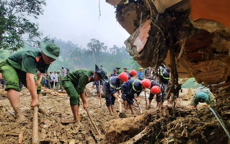 Lực lượng cứu nạn tạm dừng việc tìm kiếm nạn nhân mất tích.