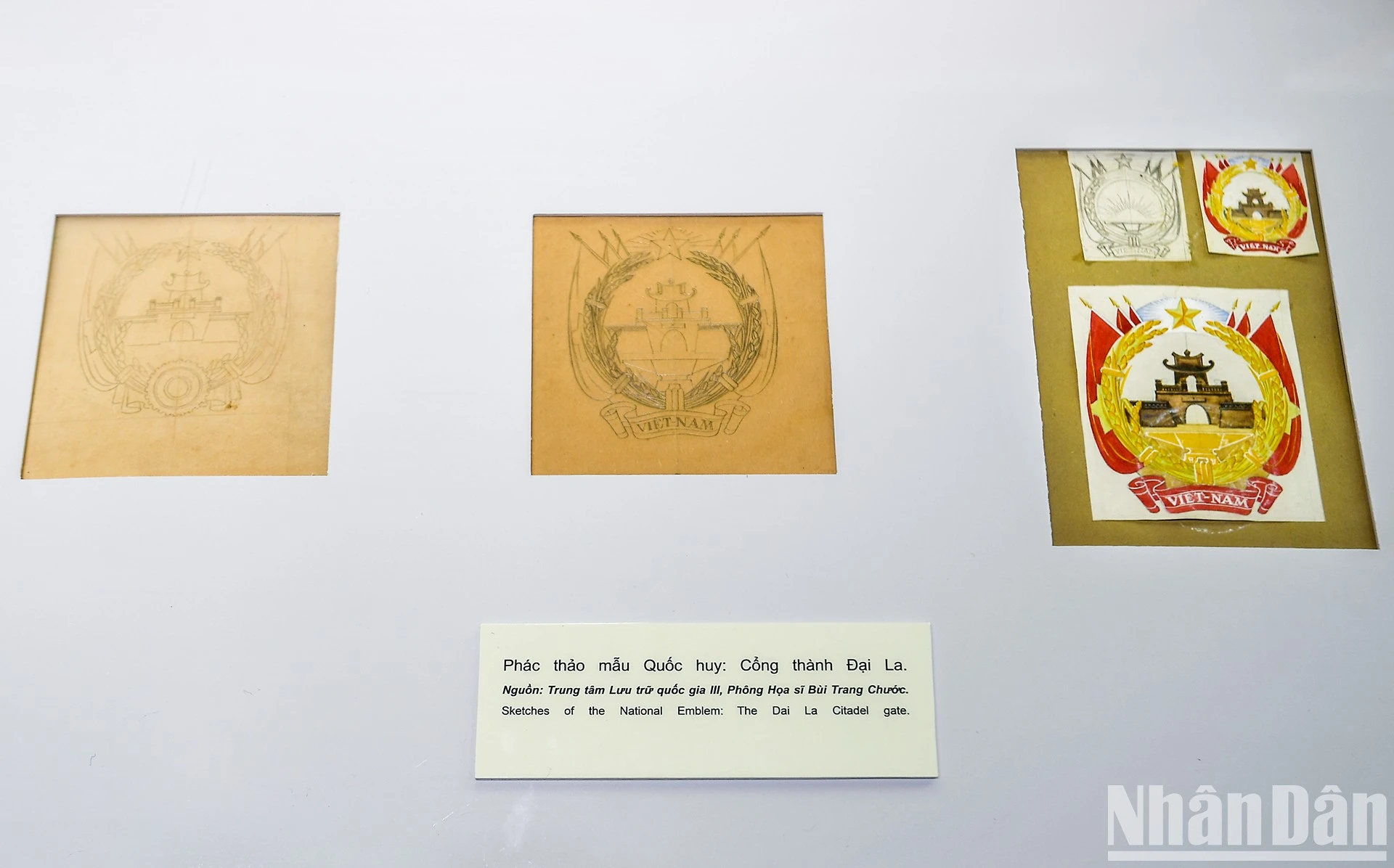 Mẫu phác thảo Quốc huy: Cổng thành Đại La