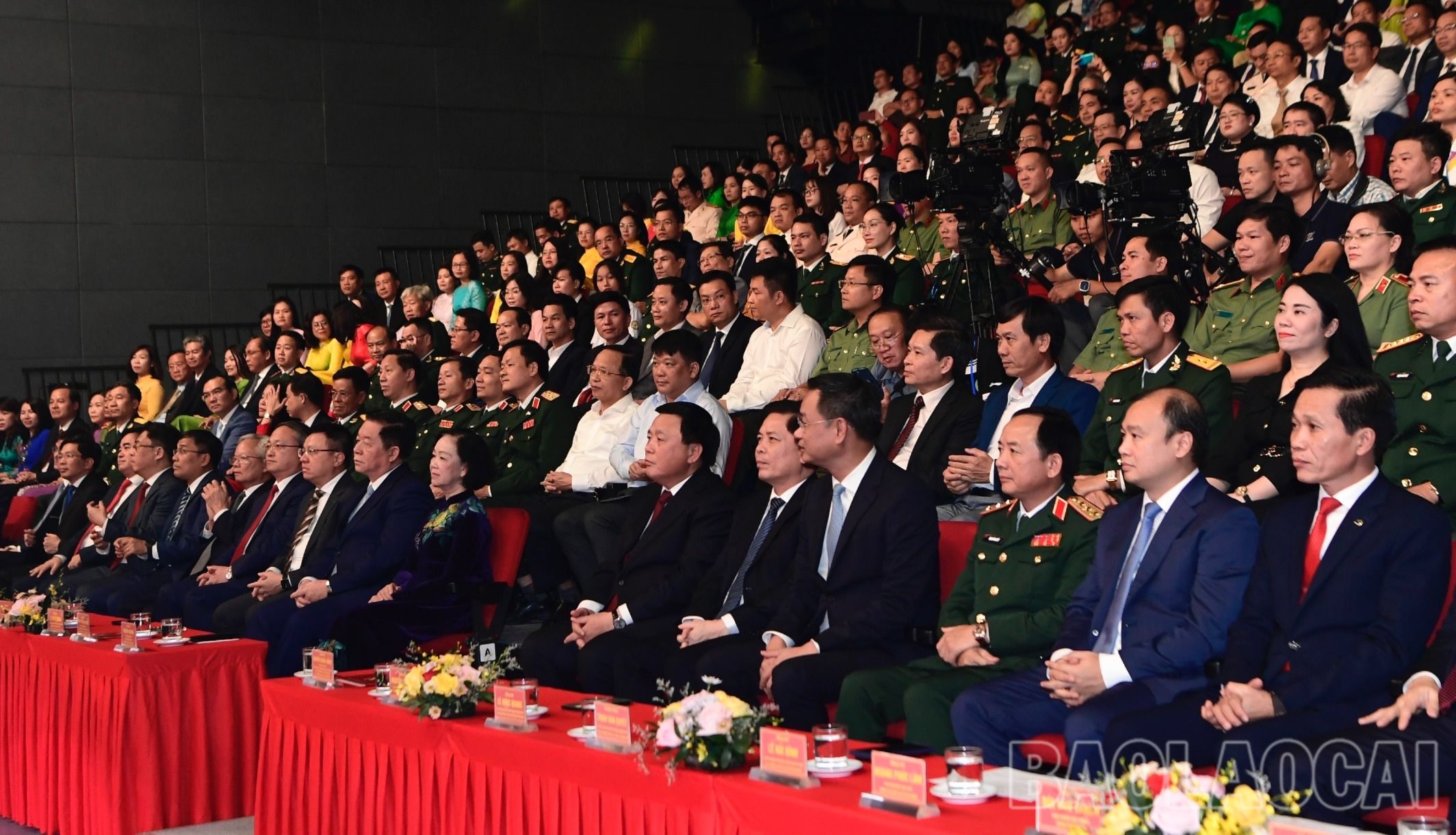 Các đại biểu tham dự lễ trao giải. z4808187499891_8e0153c3e3b2db47c2d4dbbed2d0daf5.jpg