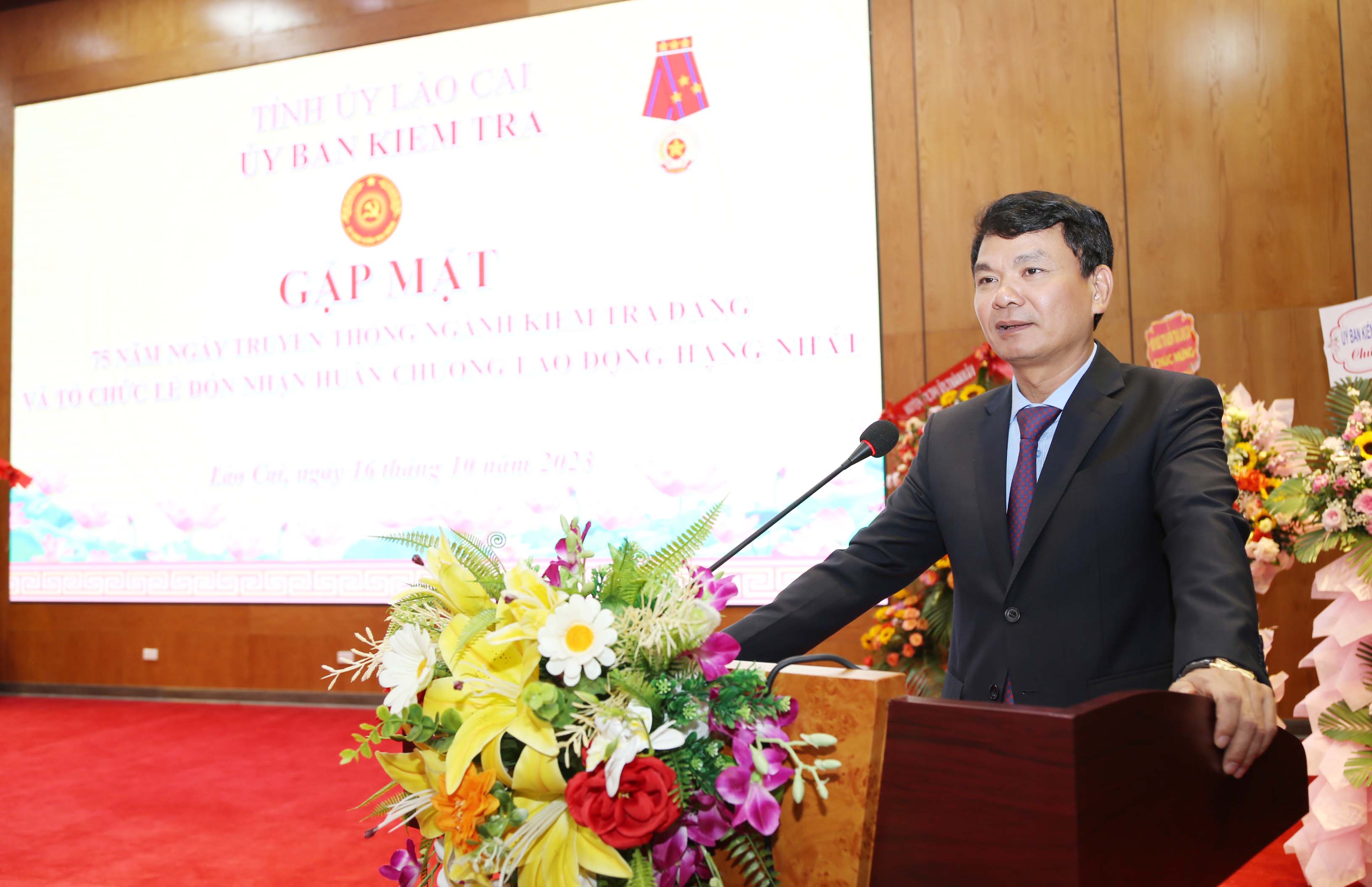 Bí thư Tỉnh ủy Đặng Xuân Phong phát biểu tại buổi gặp mặt. IMG_9690.JPG