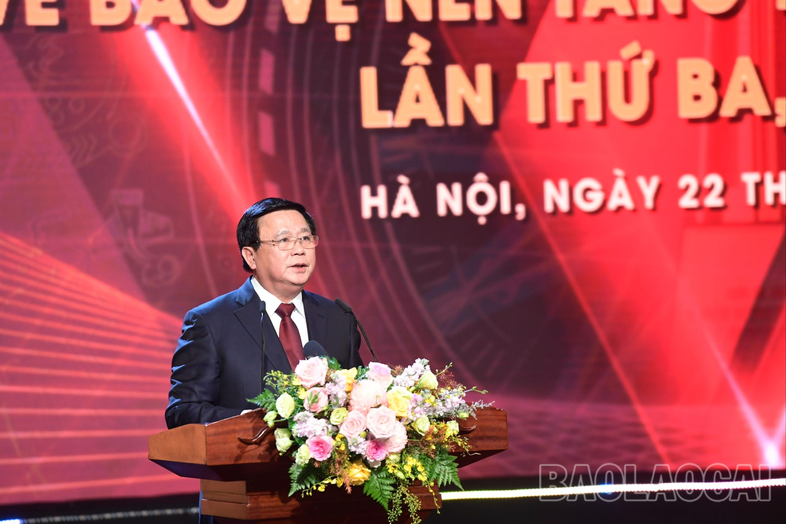 Đồng chí Nguyễn Xuân Thắng, Ủy viên Bộ Chính trị, Giám đốc Học viện Chính trị quốc gia Hồ Chí Minh, Chủ tịch Hội đồng Lý luận Trung ương phát biểu tại lễ trao giải. z4808201638581_c84db068c9b619da05e6e7a0f2b1ca83.jpg