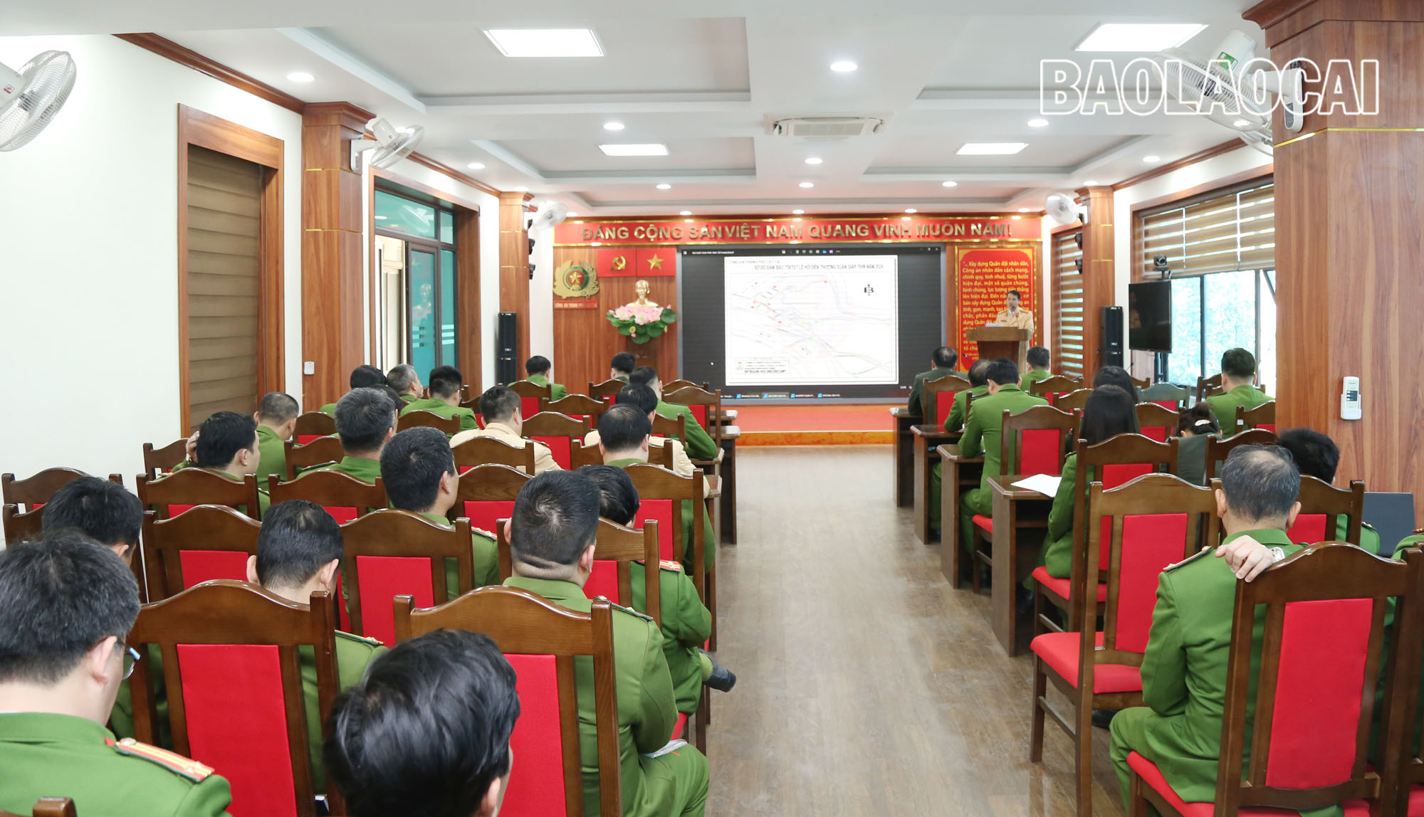 Quang cảnh cuộc họp. A2.jpg