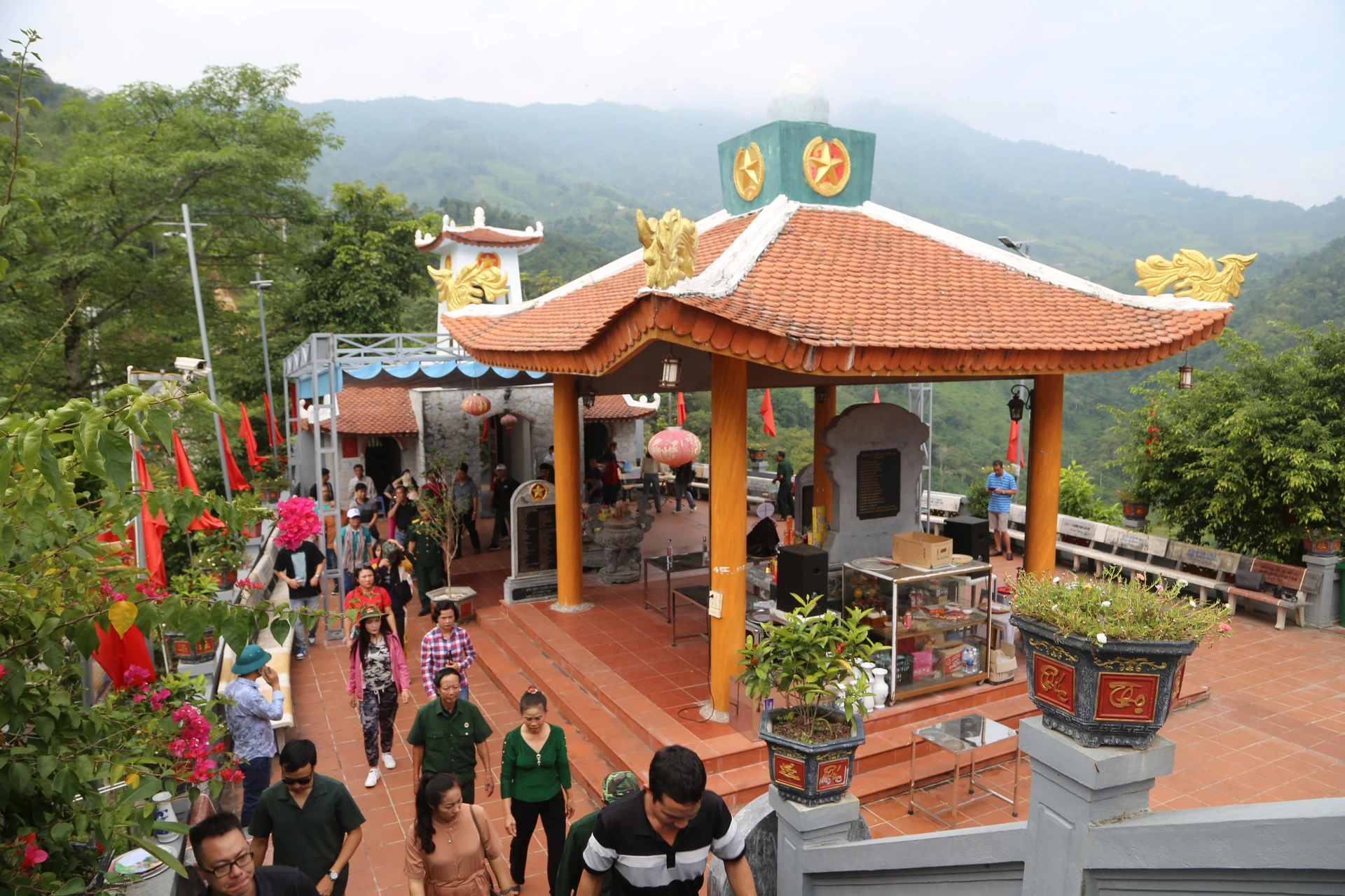 Đền thờ các anh hùng liệt sĩ mặt trận Vị Xuyên.