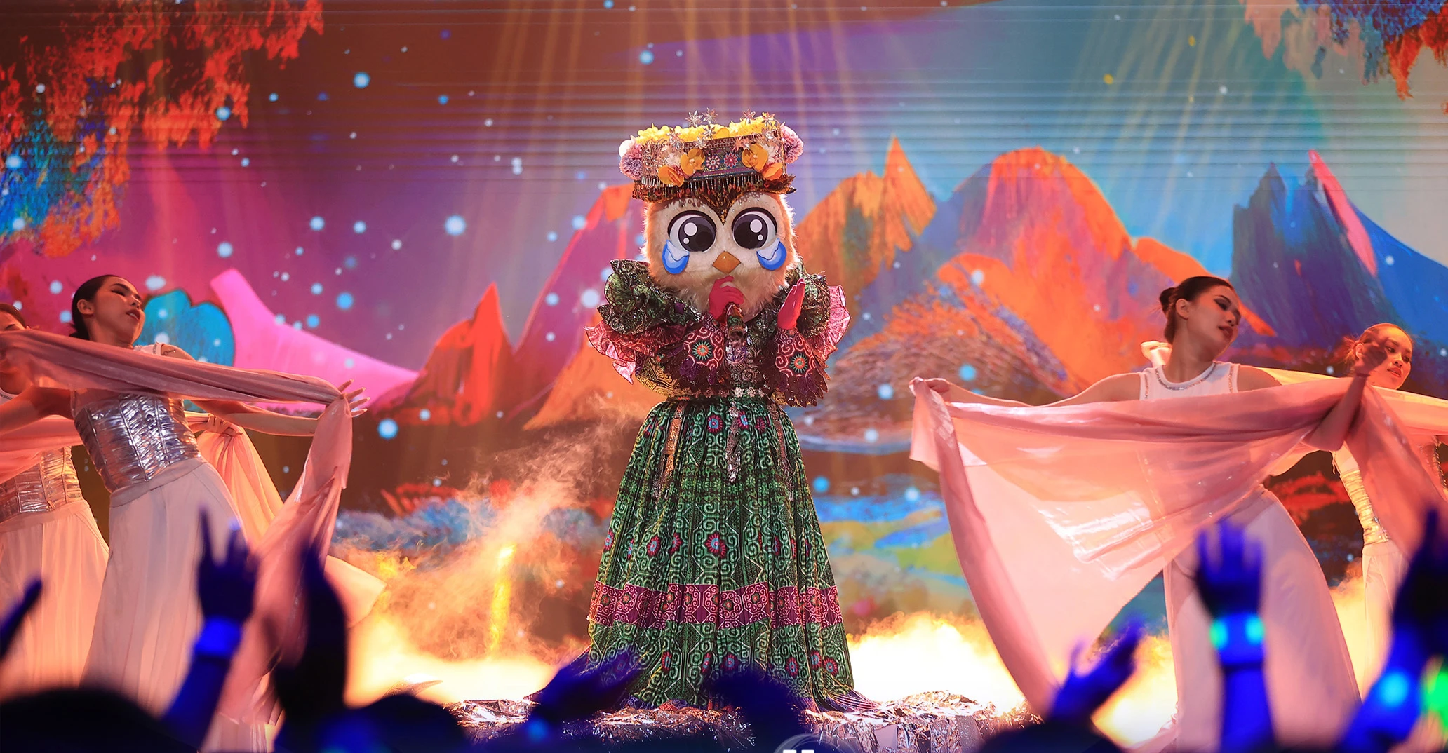 Ca sĩ mặt nạ mùa 2 nhận không ít ý kiến trái chiều.