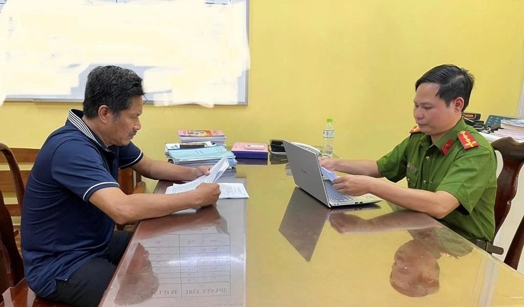 Dũng làm việc cơ quan điều tra.