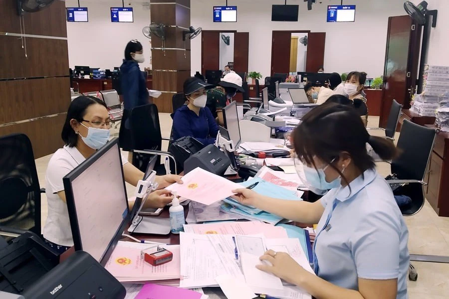 Giải quyết thủ tục hành chính trong lĩnh vực đất đai tại Trung tâm Phục vụ hành chính công.Thúy Phượng (1).jpg