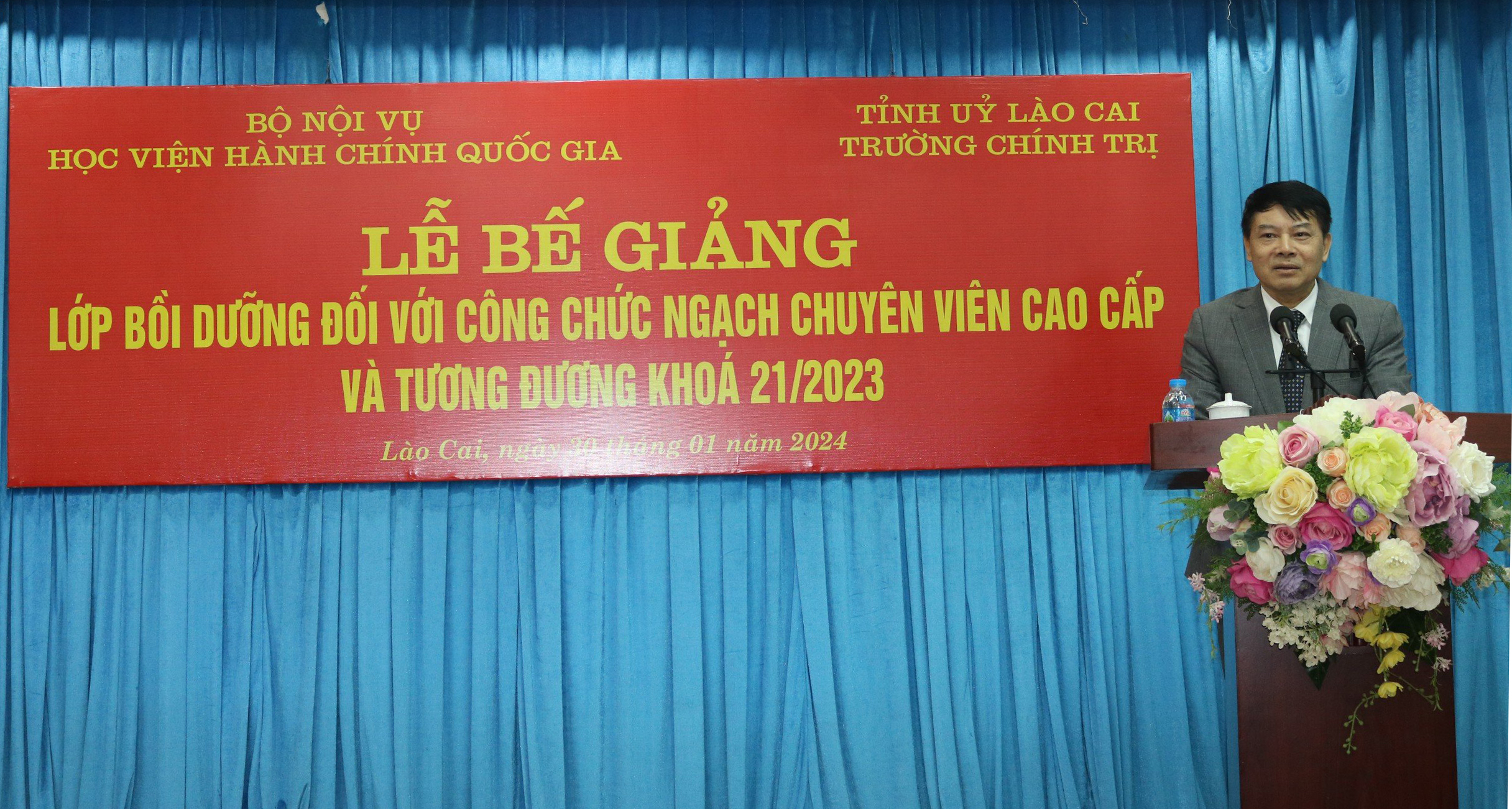 Tiến sĩ Tống Đăng Hưng, Phó Trưởng Ban Quản lý bồi dưỡng, Học viện Hành chính quốc gia phát biểu tại lễ bế giảng. z5119940522898_50a480656f0c2650824ed2fc860d9009 (1).jpg