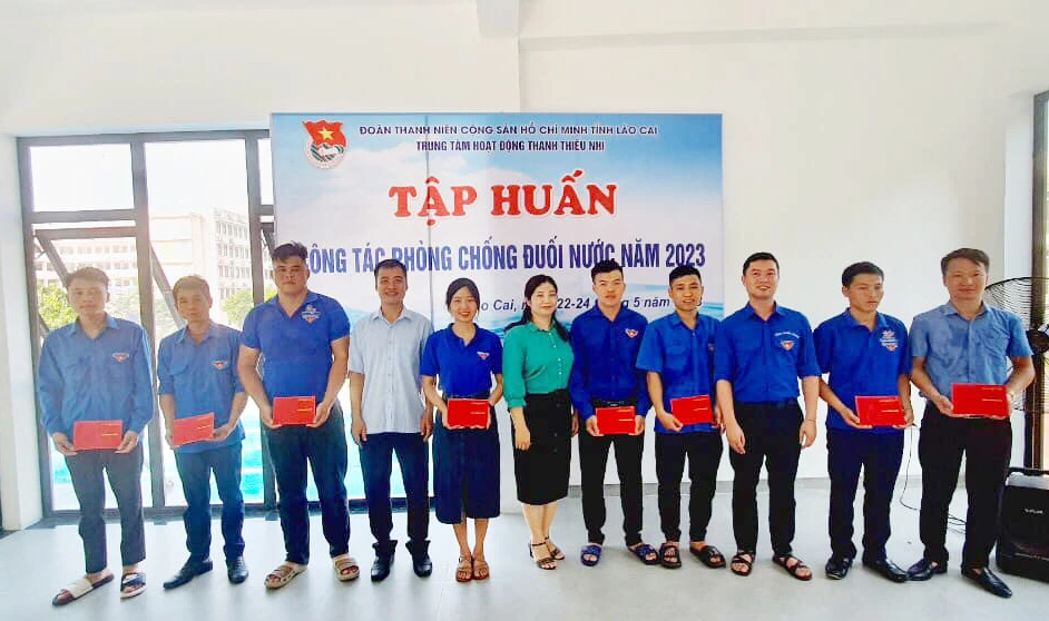 Trung tâm hoạt động thanh thiếu nhi tỉnh tập huấn công tác phòng, chống đuối nước cho đội ngũ cán bộ đoàn chủ chốt dưới cơ sở, khu dân cư.jpg