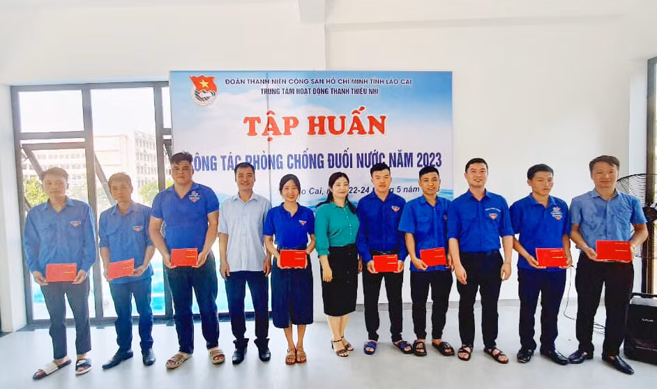 Trung tâm hoạt động thanh thiếu nhi tỉnh tập huấn công tác phòng, chống đuối nước cho đội ngũ cán bộ đoàn chủ chốt dưới cơ sở, khu dân cư.jpg
