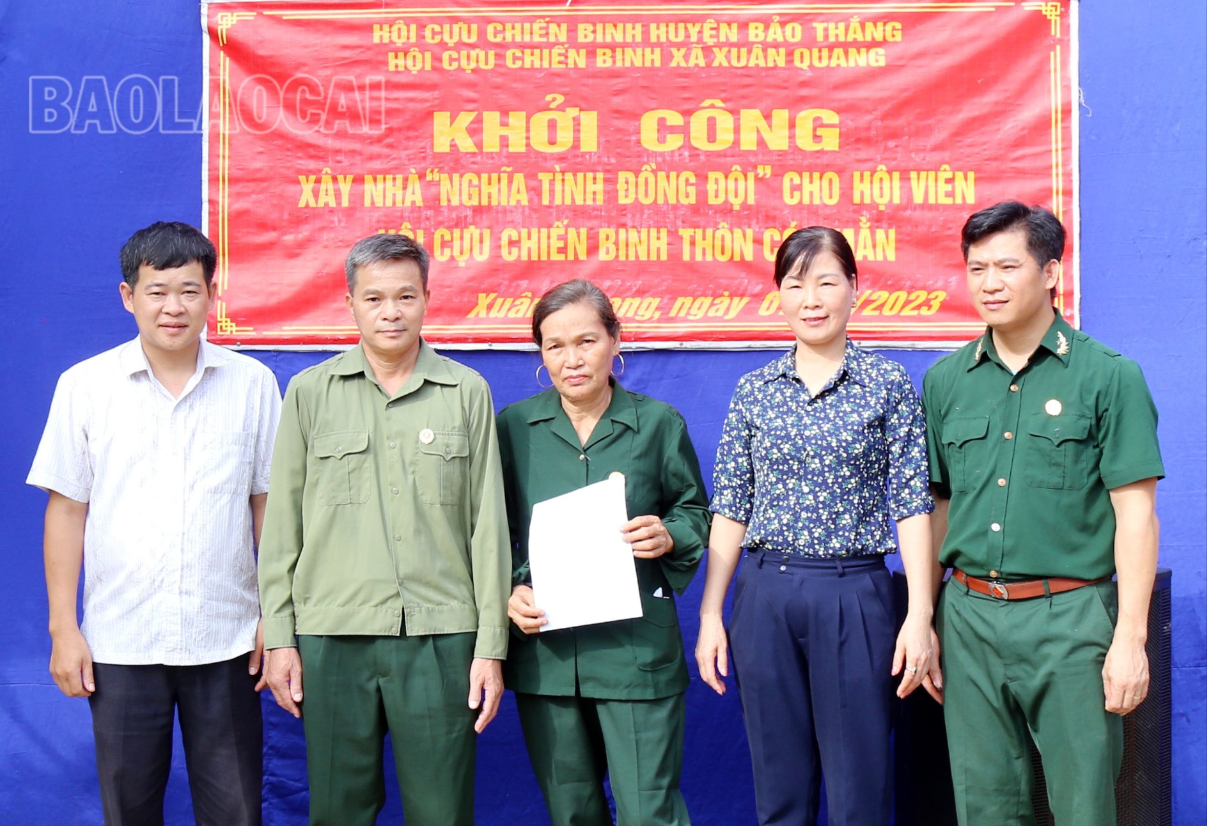 Hội Cựu chiến binh huyện trao quyết định hỗ trợ kinh phí xây nhà cho hội viên cựu chiến binh. 2921.jpg