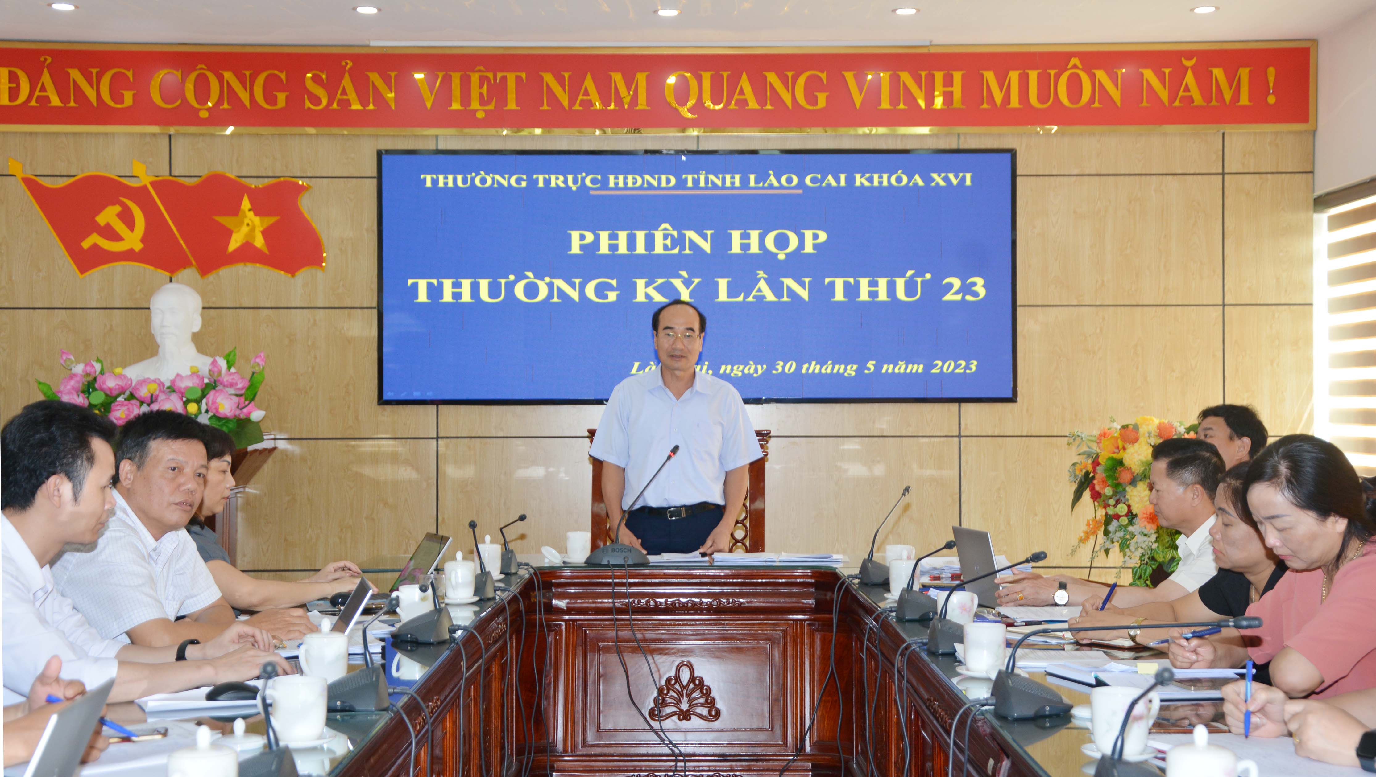 Phó Bí thư Thường trực Tỉnh ủy, Chủ tịch HĐND tỉnh Vũ Xuân Cường kết luận phiên họp. DSC_7613.JPG