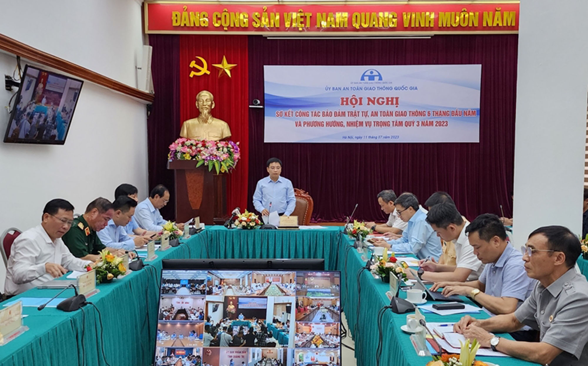 Đồng chí Nguyễn Văn Thắng, Ủy viên Ban Chấp hành Trung ương Đảng, Bộ trưởng Bộ Giao thông vận tải, Phó Chủ tịch Thường trực Ủy ban An toàn giao thông Quốc gia phát biểu kết luận Hội nghị. Ảnh: dangcongsan.vn A0.jpg