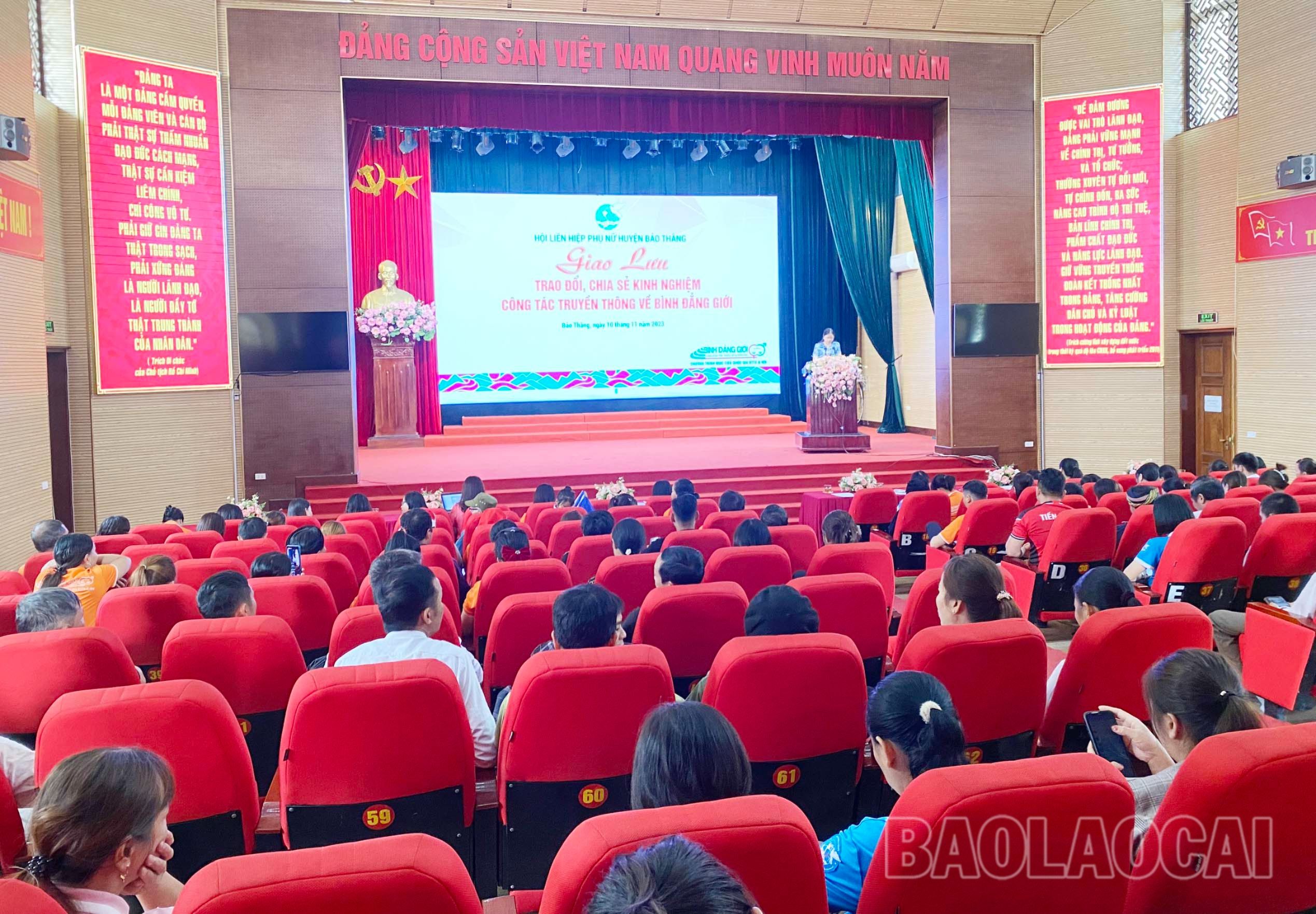 Quang cảnh hội nghị. z4866286343041_466ab7b93eff982a0fe679b315d7cbba.jpg