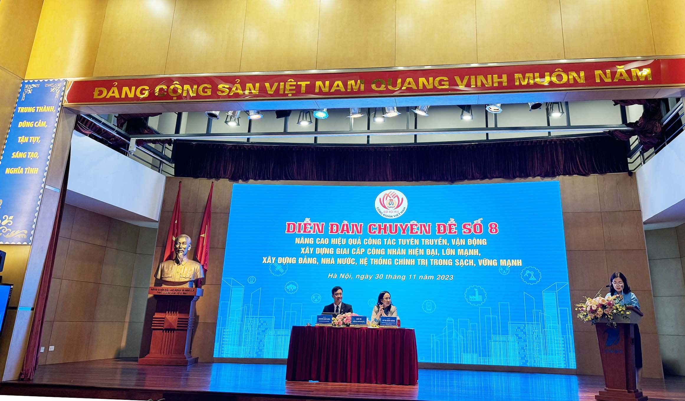 Đồng chí Nguyễn Minh Thái, Phó Chủ tịch Liên đoàn Lao động tỉnh Lào Cai tham luận tại diễn đàn. z4929752524017_3539e629ea181e3d477fa2a8a1fdbb5b.jpg