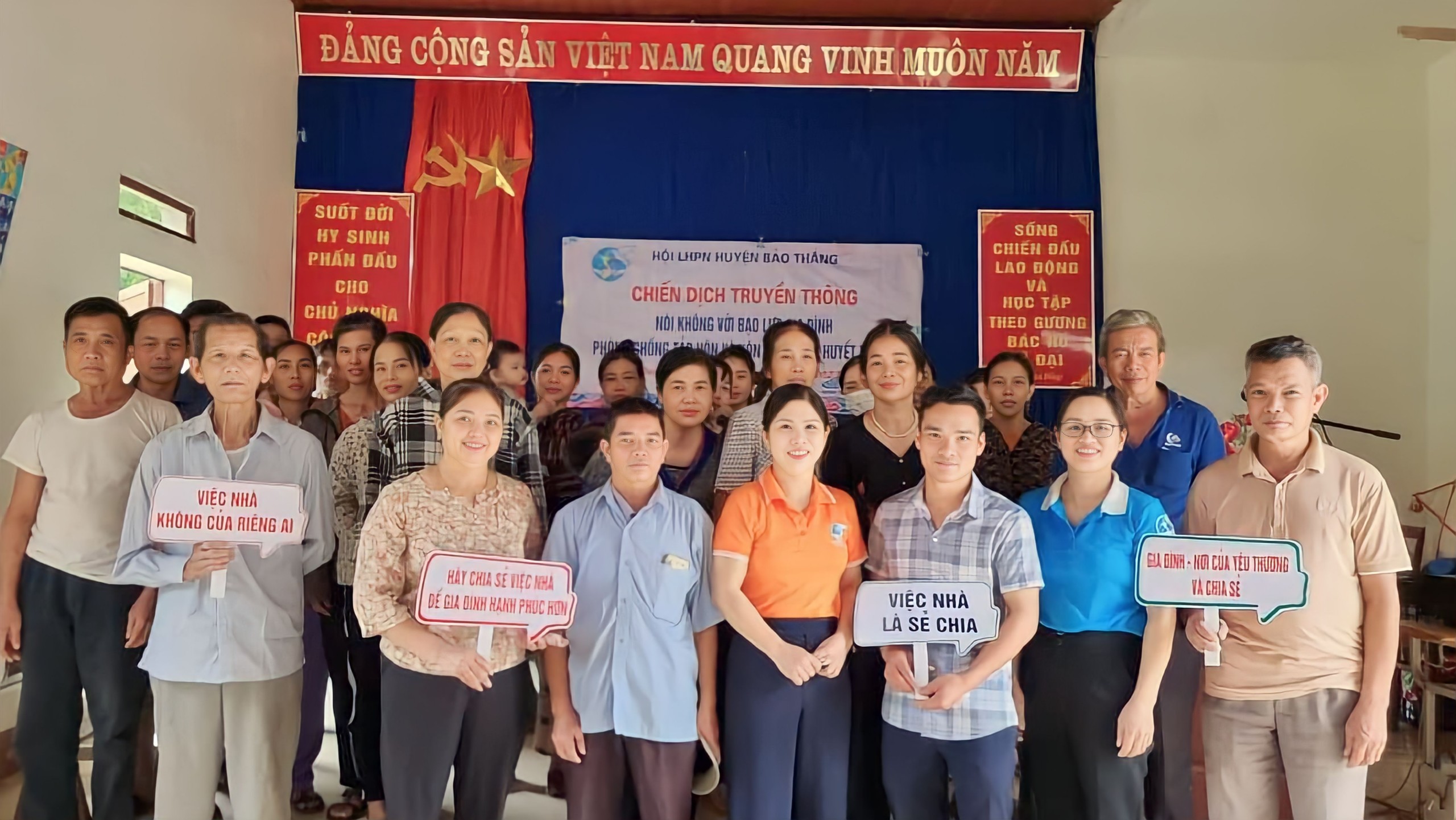 Sau mỗi buổi truyền thông, các thành viên sẽ tiếp tục lan tỏa các nội dung, thông điệp tuyên ruyền tới cộng đồng. z4860806788053_a854e77cac6b461f062b68905ada3f27.jpg