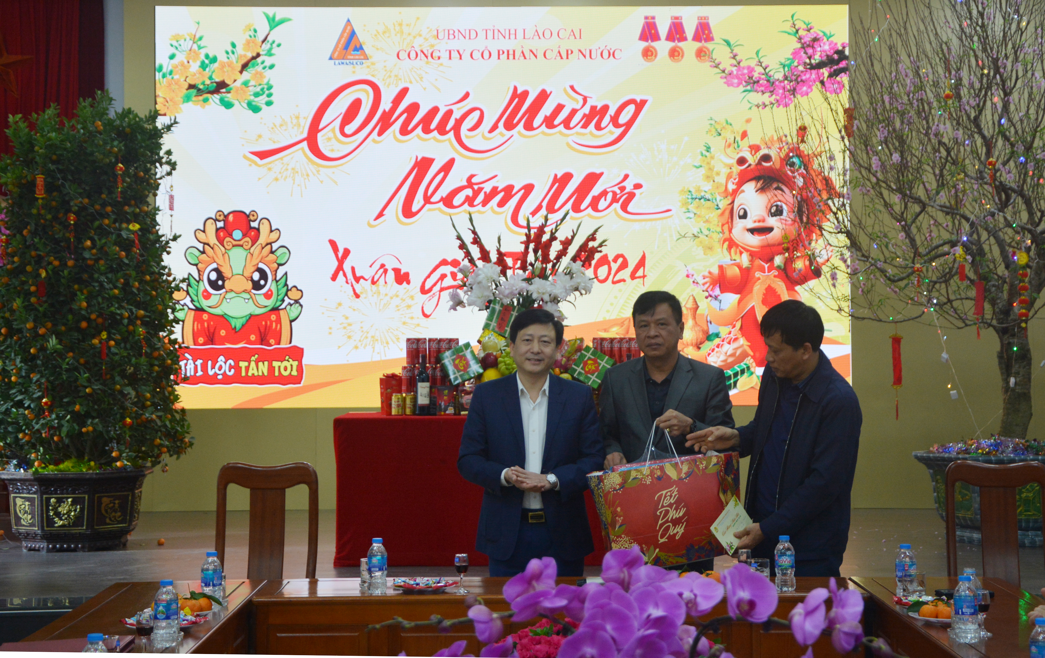 Tặng quà tết cho Công ty Cổ phần cấp thoát nước Lào Cai. DSC_1669.JPG