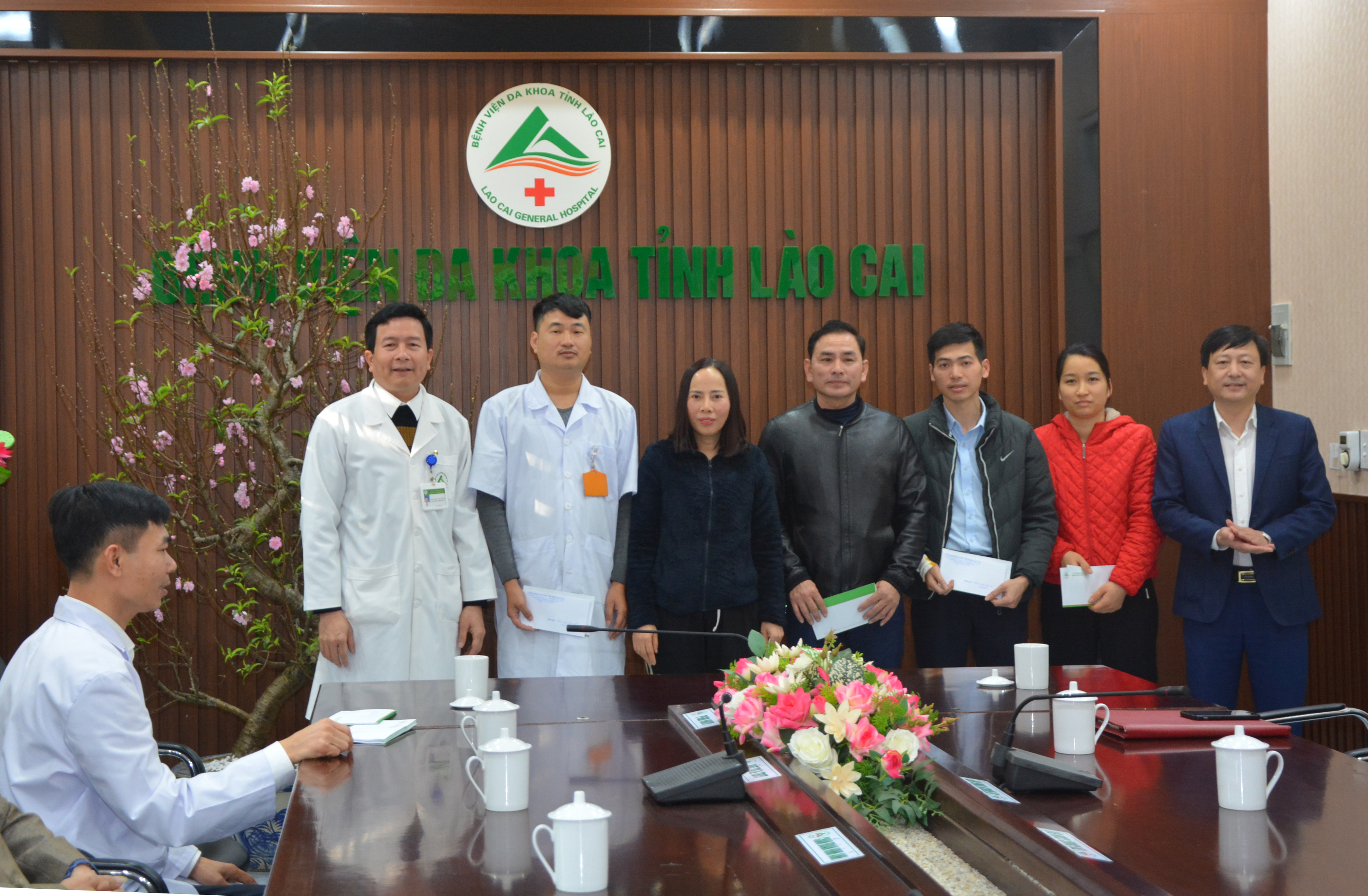 Đoàn trao quà tết cho bệnh viện và đoàn viên công đoàn Bệnh viện Đa khoa tỉnh. DSC_1694.JPG