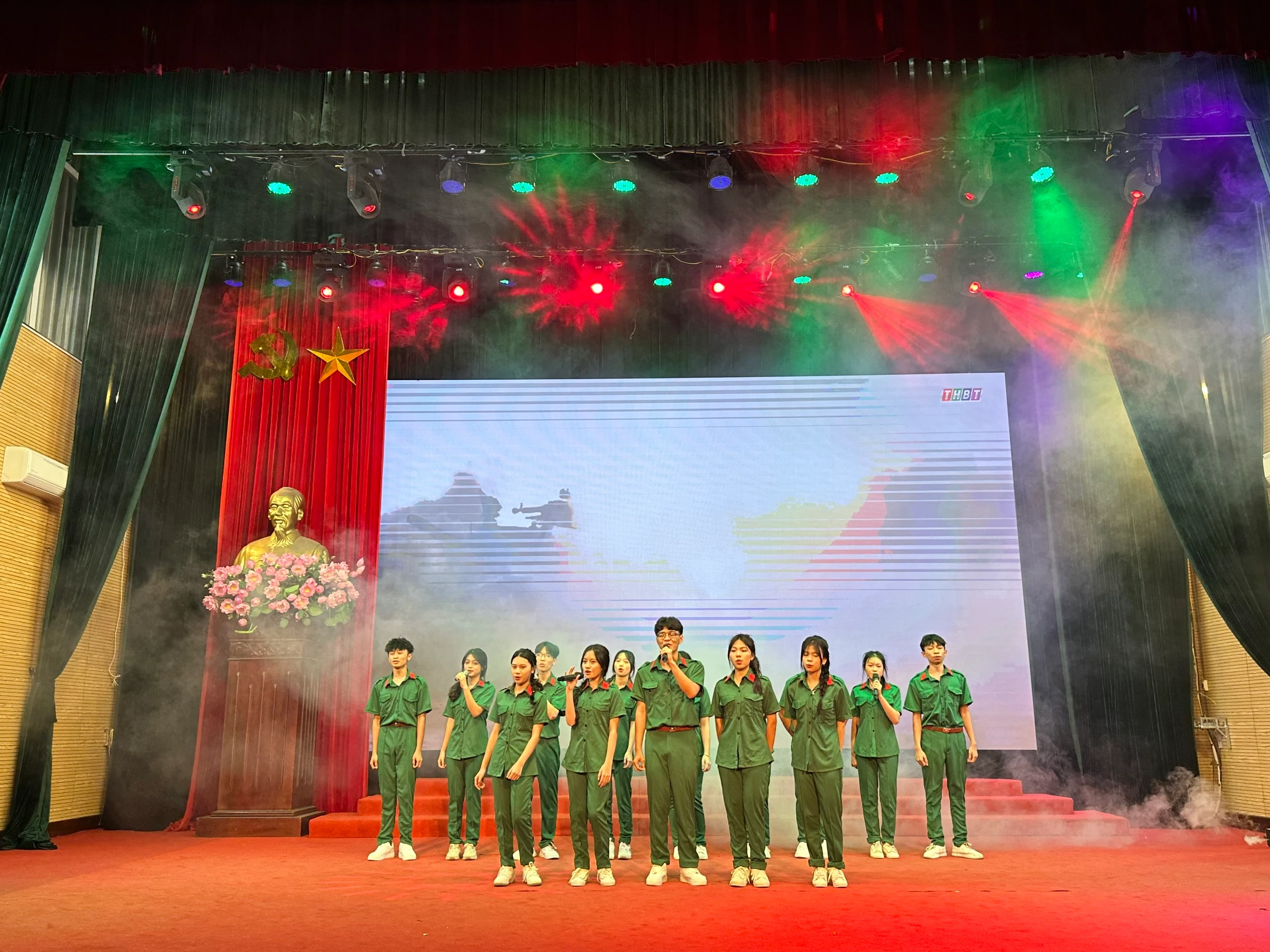 Các tiết mục văn nghệ tại chương trình gặp mặt tân binh.