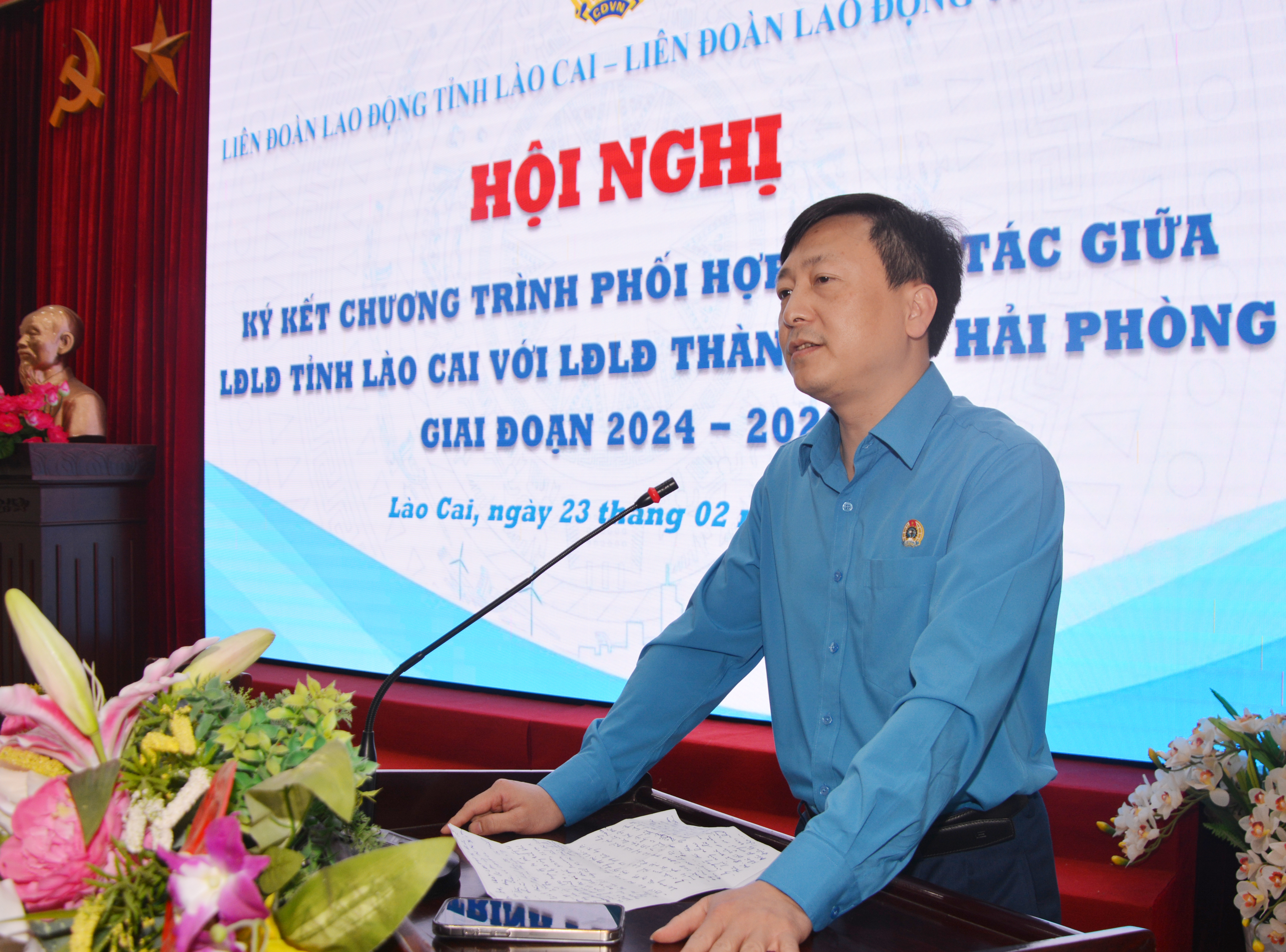 Chủ tịch Liên đoàn Lao động tỉnh Lào Cai Đặng Đình Chung phát biểu tại hội nghị. DSC_2042.JPG