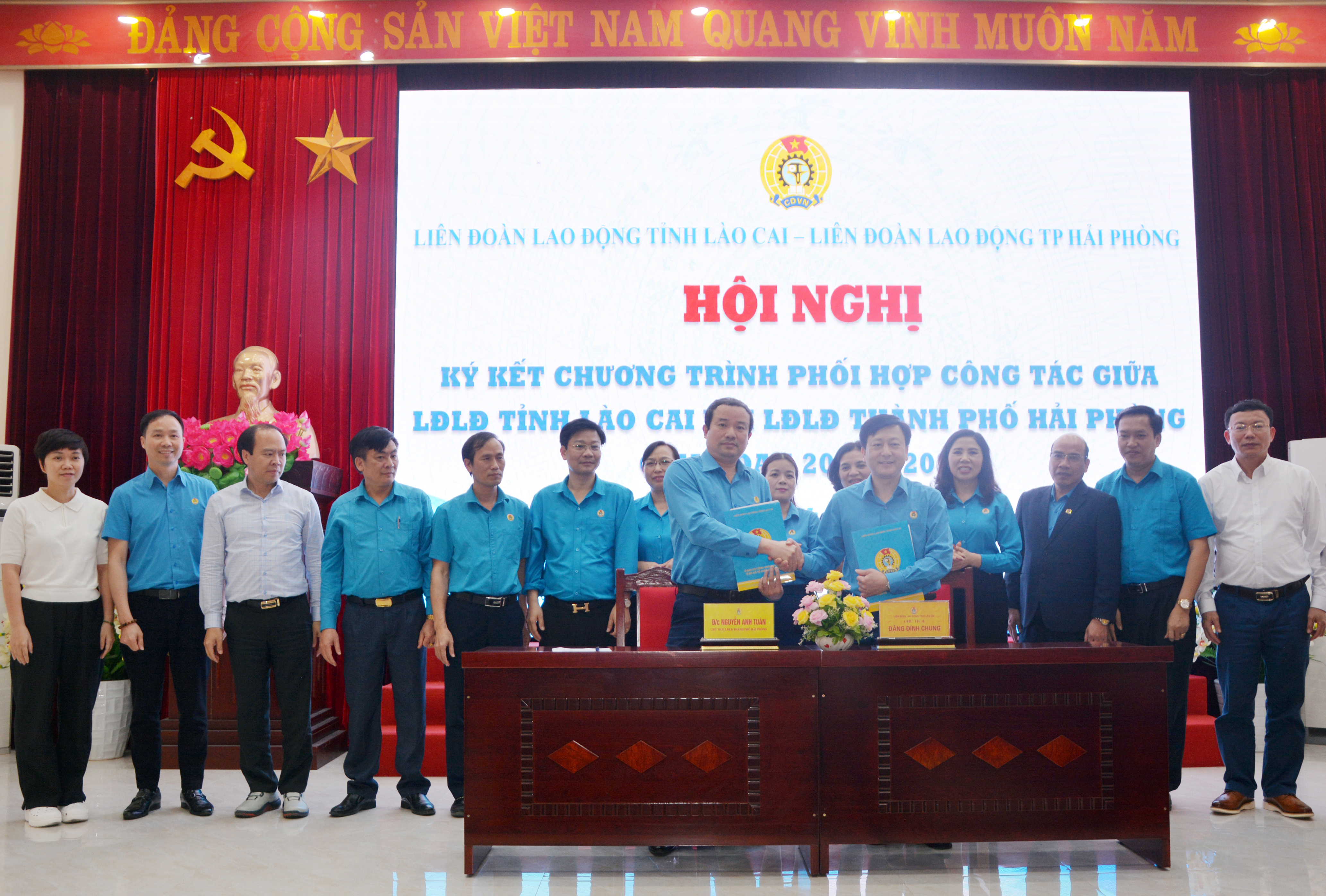 Liên đoàn Lao động tỉnh Lào Cai và Liên đoàn Lao động thành phố Hải Phòng ký kết chương trình phối hợp công tác. DSC_2060.JPG