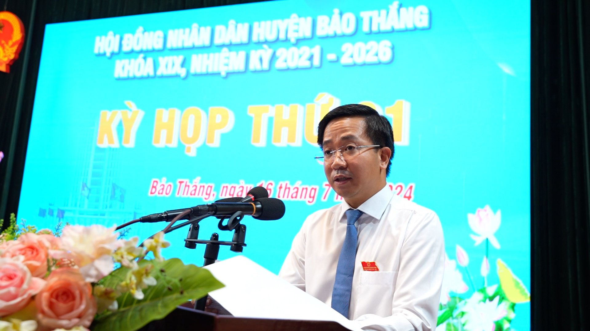 Bí thư Huyện ủy, Chủ tịch HĐND huyện Bảo Thắng Trần Minh Sáng phát biểu tại kỳ họp. z5639145925291_bc72a24c0eed380c78ac7c2550360be7.jpg