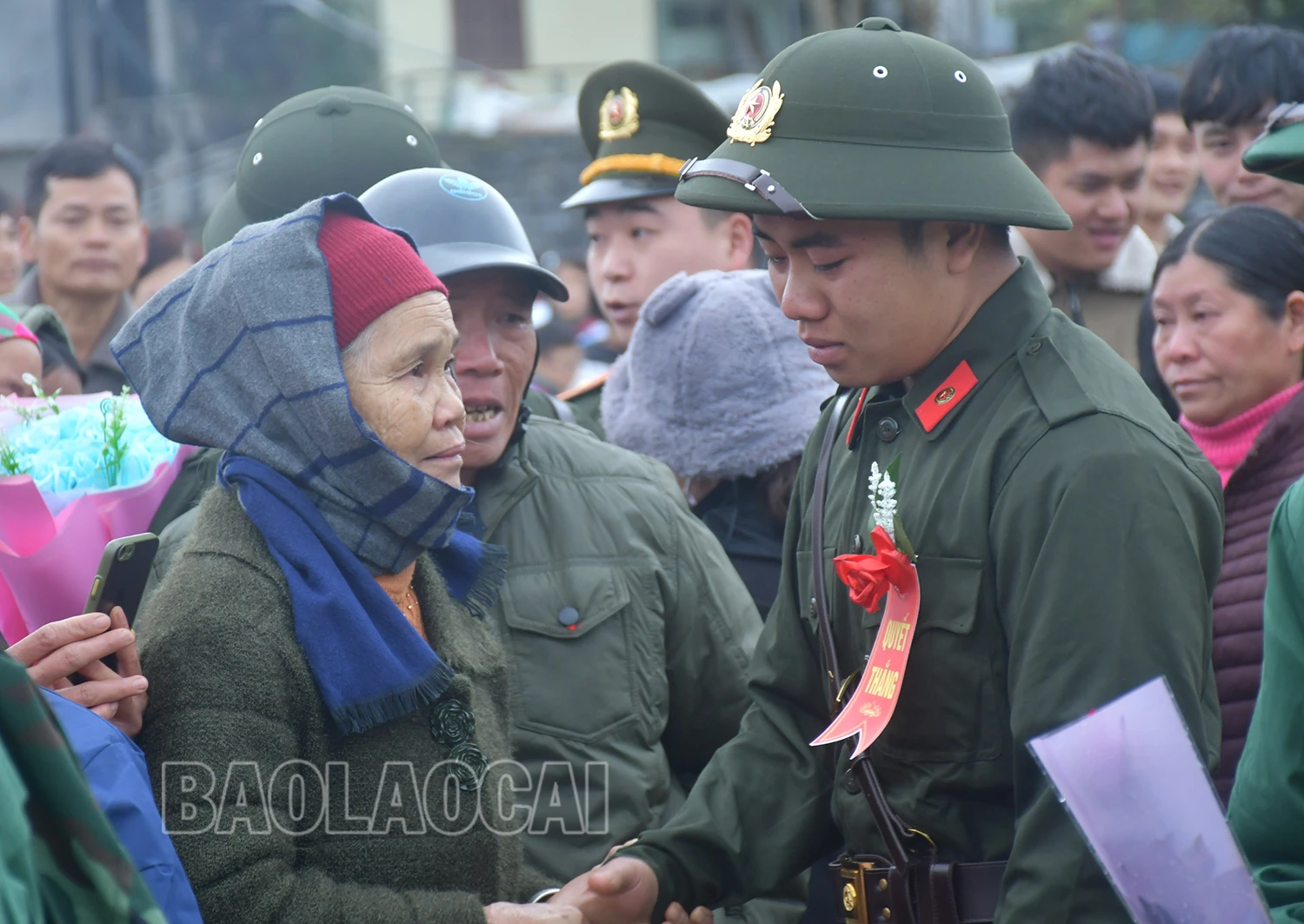 Con đi mạnh giỏi, hoàn thành xuất sắc nghĩa vụ người chiến sĩ công an nhân dân.jpg