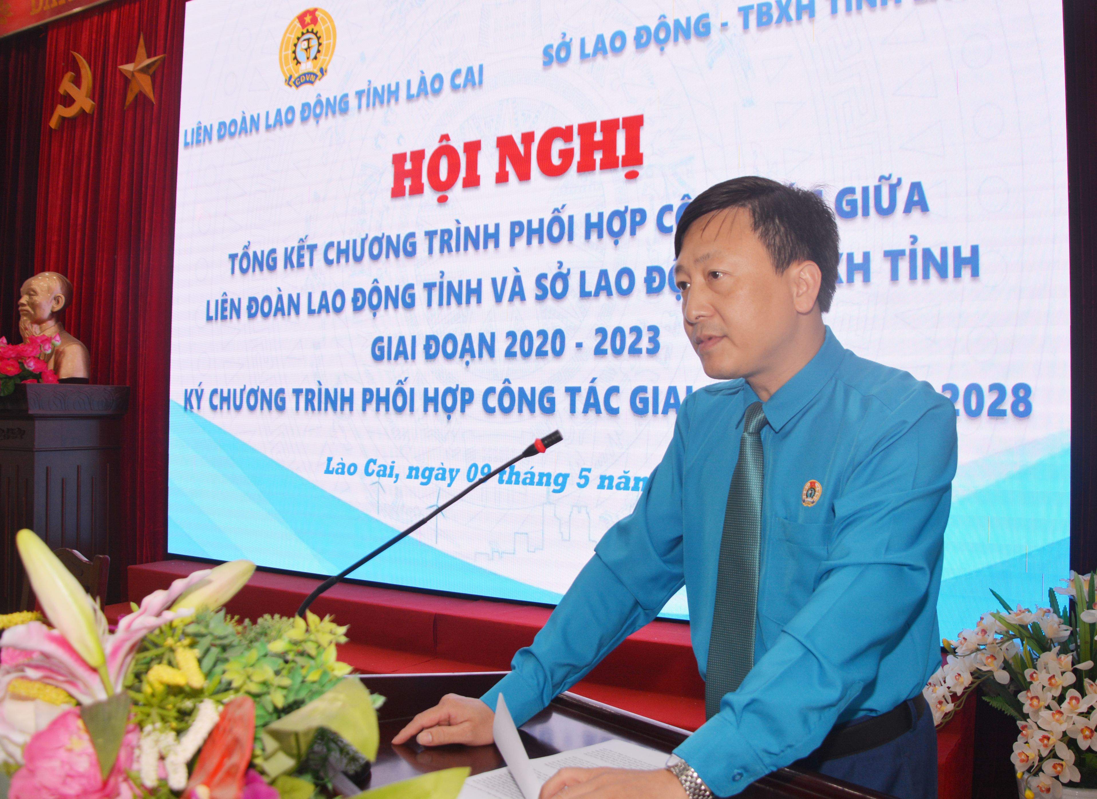 Chủ tịch Liên đoàn Lao động tỉnh Đặng Đình Chung phát biểu tại hội nghị. DSC_4959.JPG